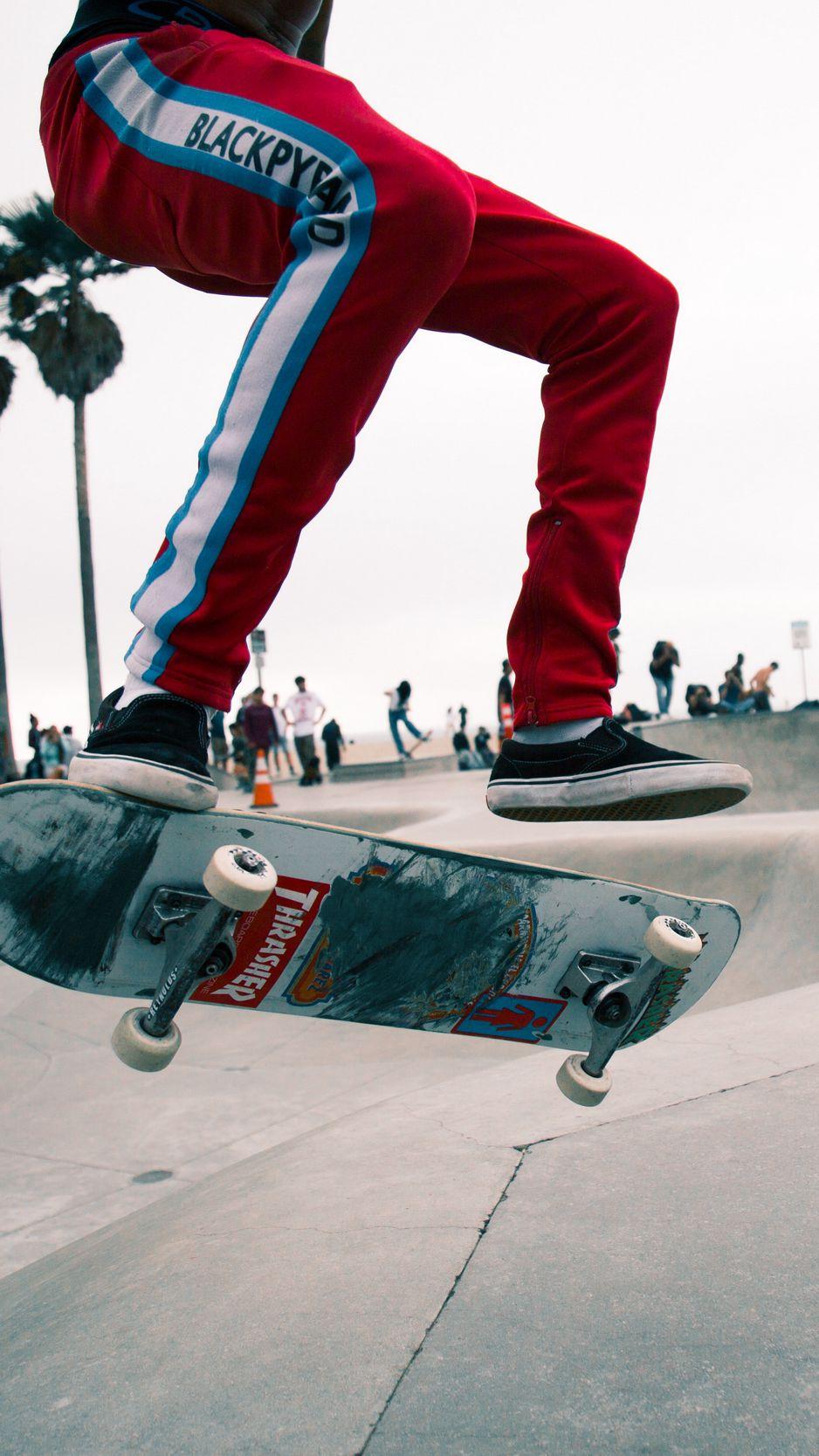 938x1668 Skateboarding Wallpaper