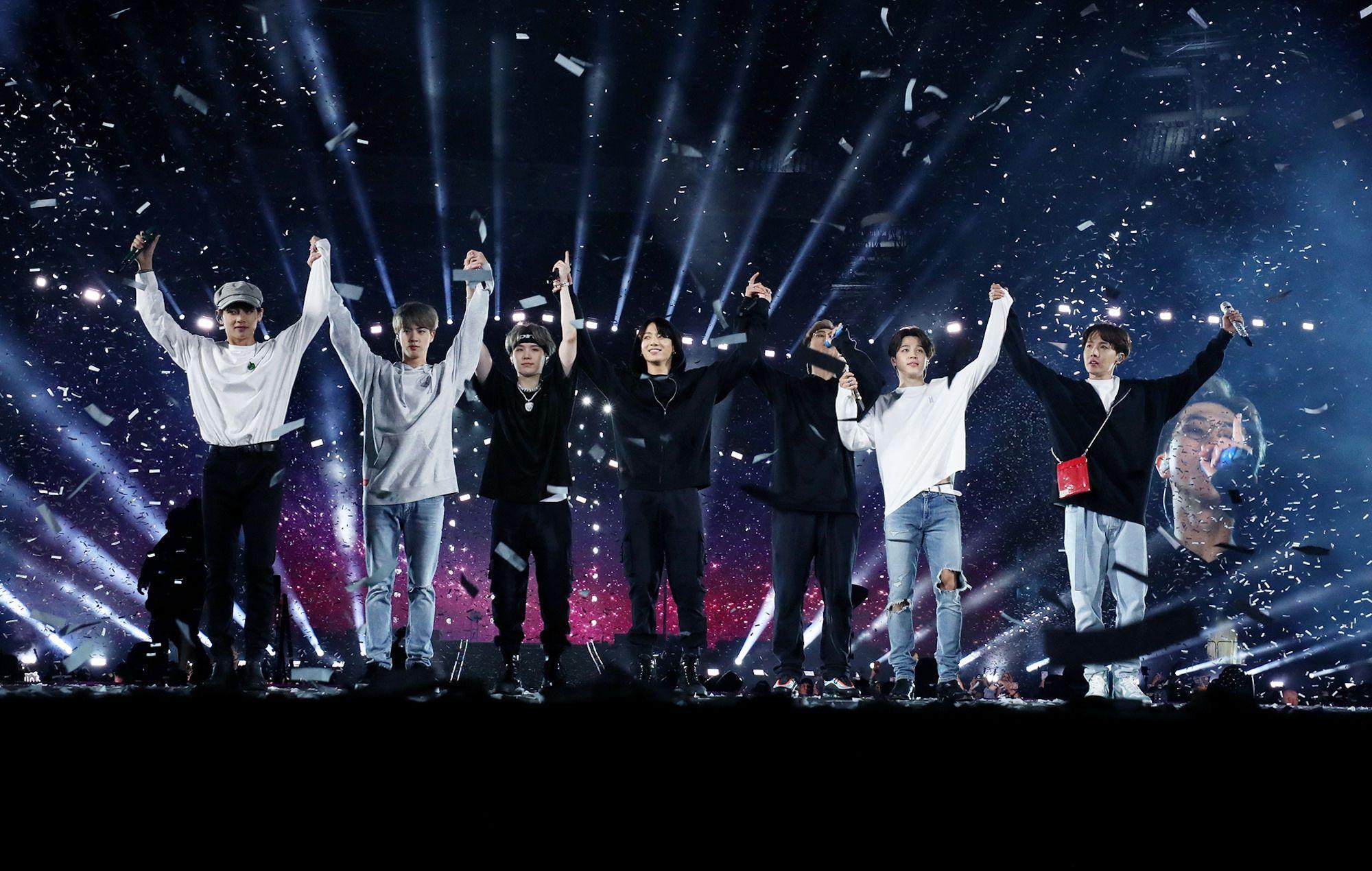 BTS Concert Wallpapers Top 10 Best BTS Concert iPhone Wallpapers  HQ 
