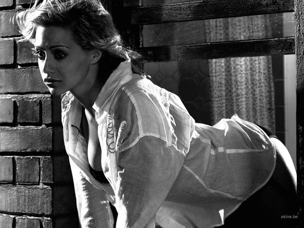 1024x768 Brittany Murphy desktop wallpaper free download in widescreen & HD