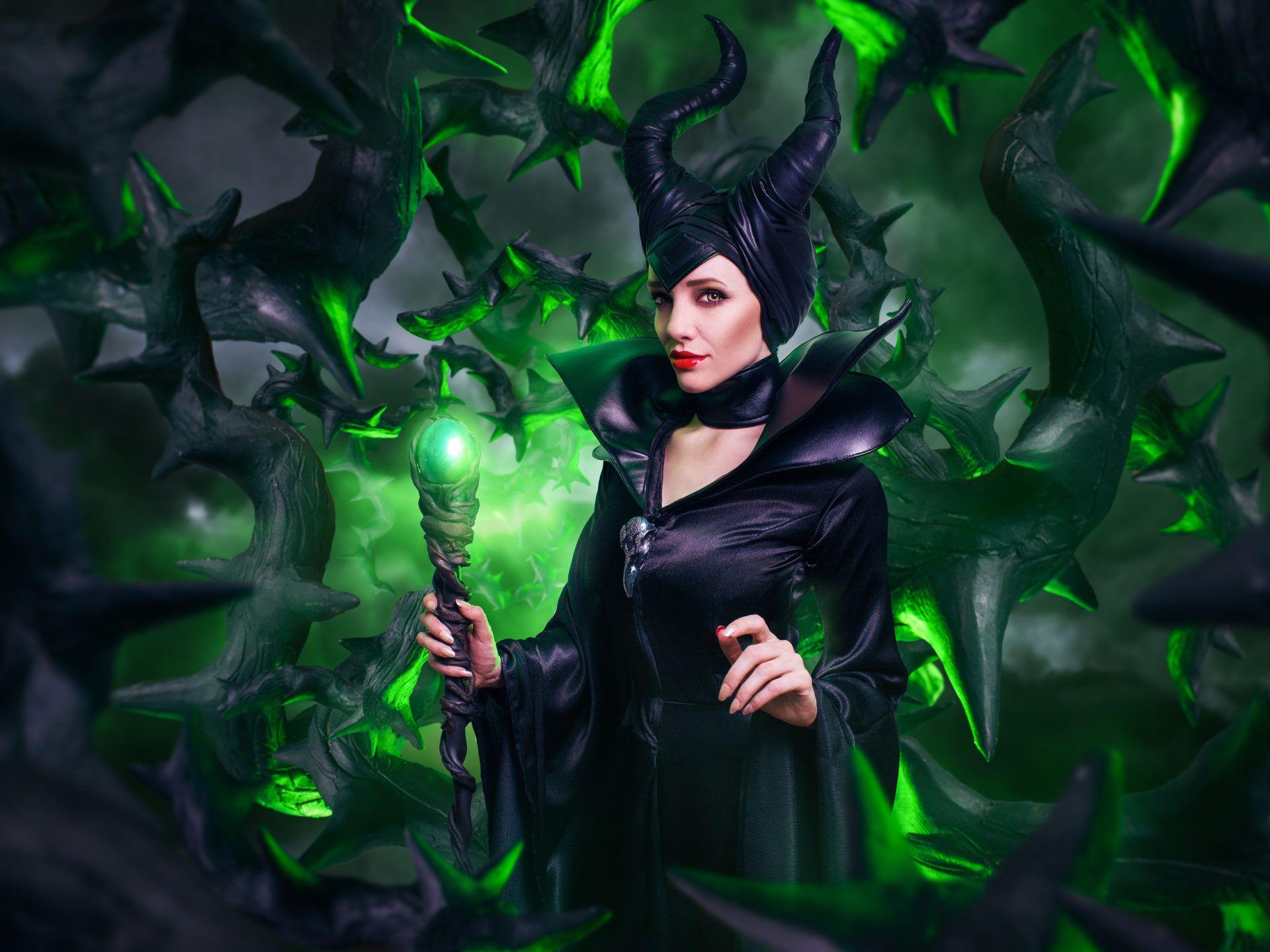 1920x1440 Angelina Jolie Maleficent Wallpaper black witch with horns magic wand green Background HD 5200x3250 :
