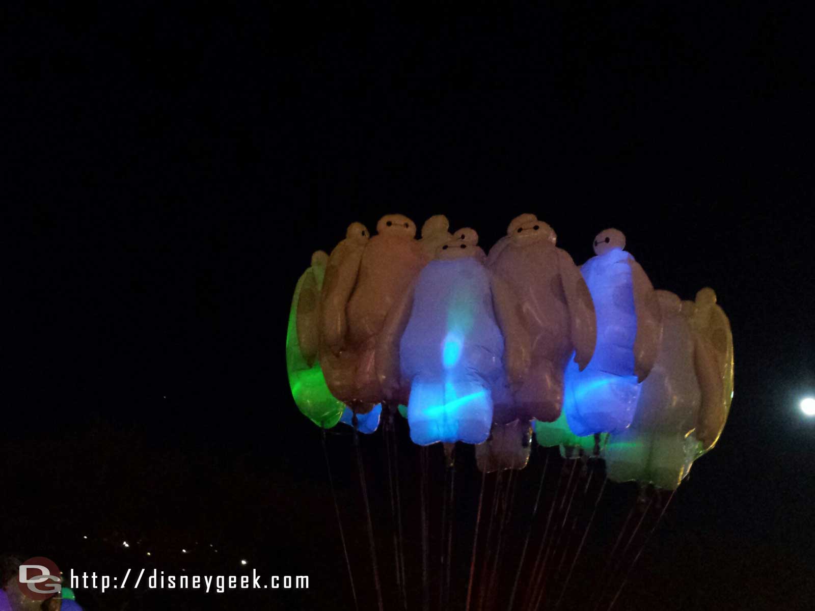 1600x1200 Baymax balloons on Main Street USA $14 #Disneyland #BigHero6