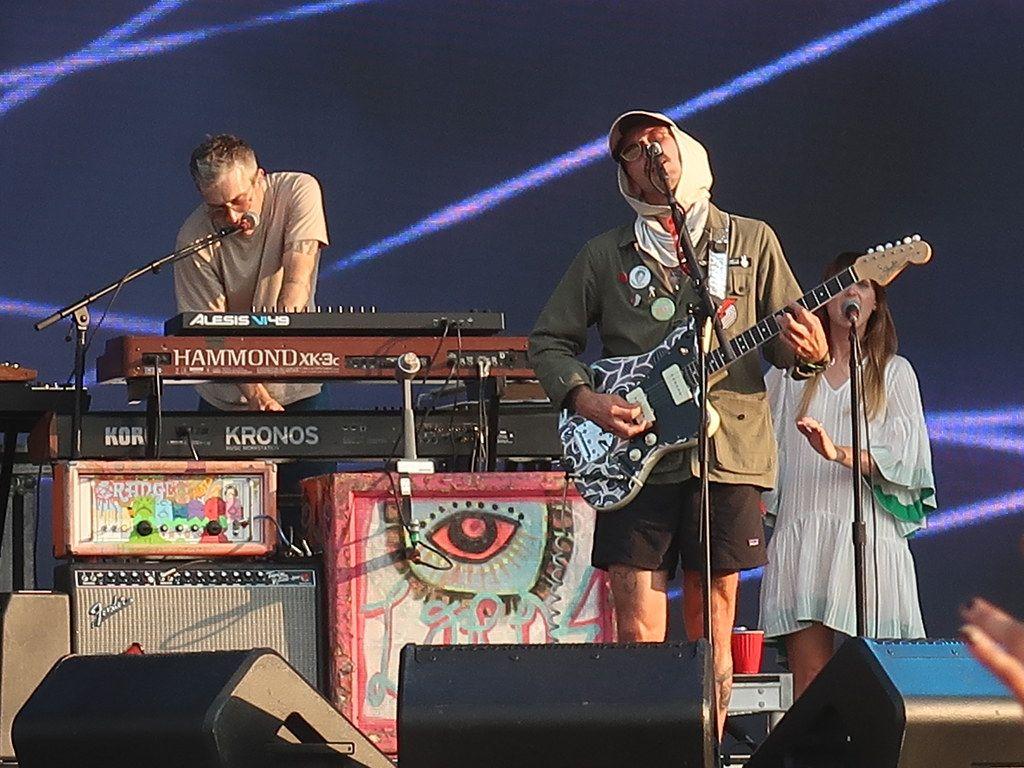 1024x768 The Man At Lollapalooza Concert Wallpaper & Background Download