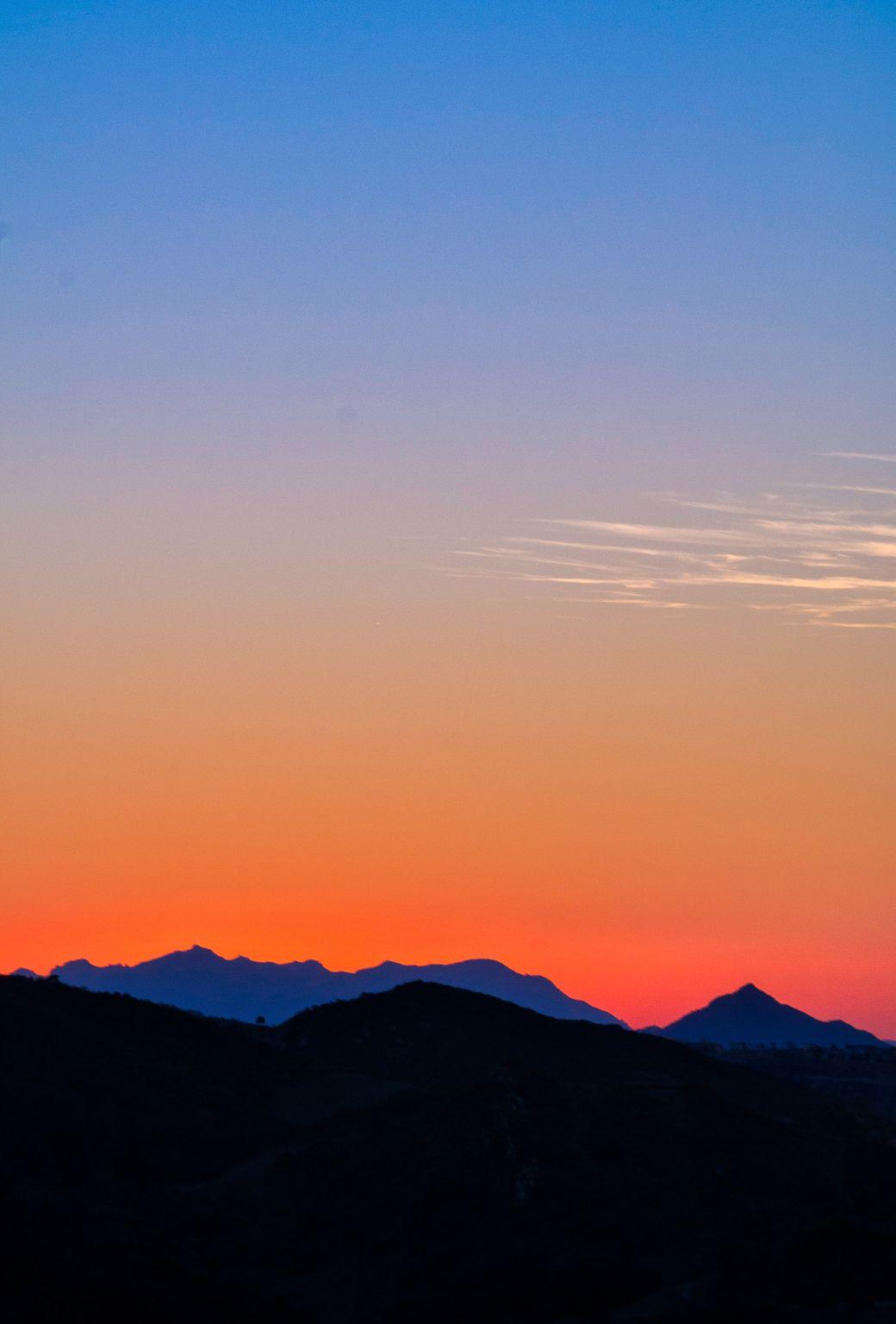 1040x1536 Let The Topanga Gradient Take Over Your iPhone!