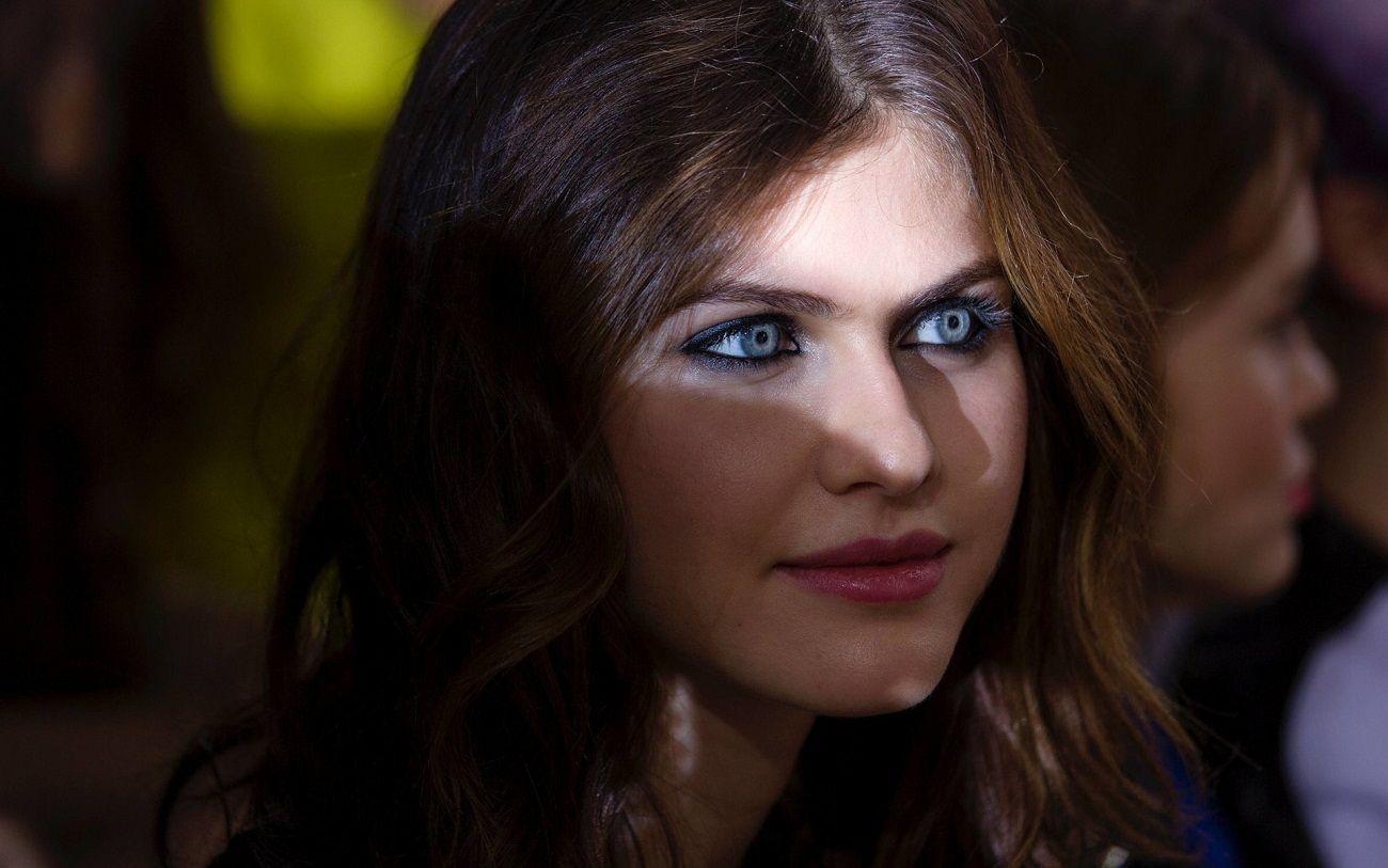 1300x813 Alexandra Daddario 4K Wallpaper, Alexandra Daddario 2018 Wallpaper, Alexandra Daddario Picture, Download 4k 5k 8k wal. Alexandra daddario, D'addario, Alexandra