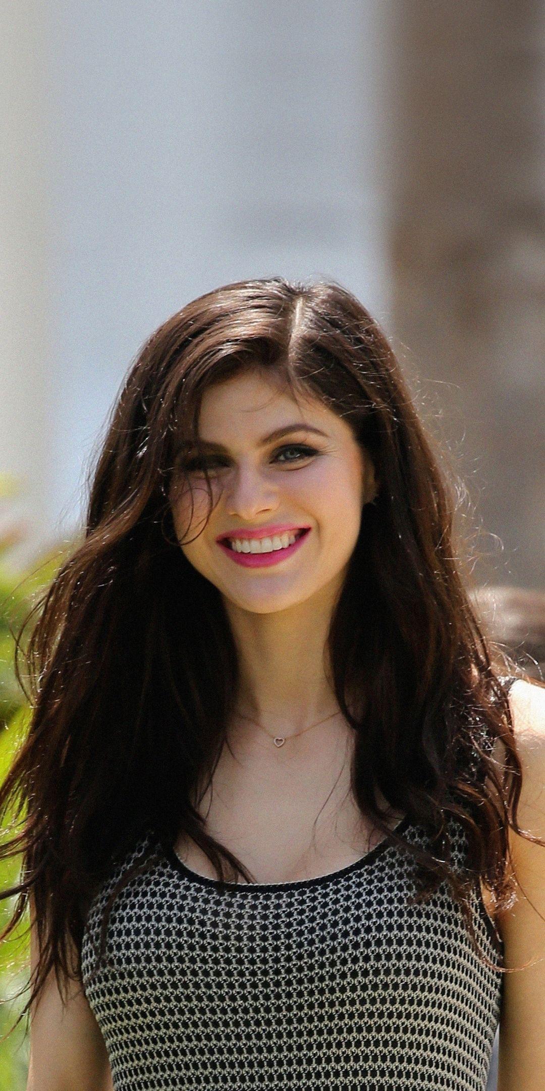 1080x2160 Alexandra Daddario 2019 Wallpaper