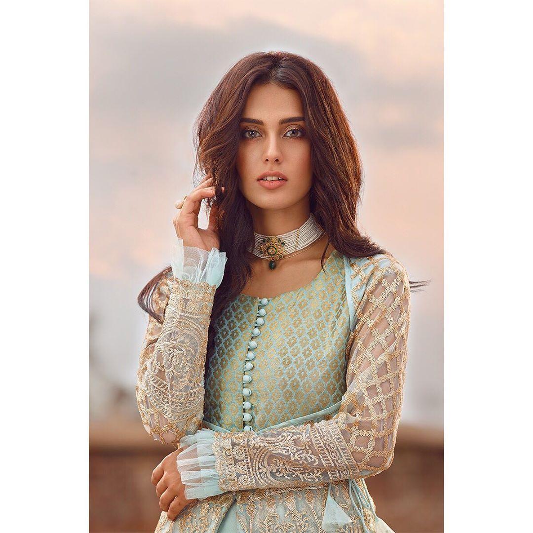1080x1080 Iqra Aziz Height, Weight, Age, Body Measurement, Bra Size, Husband, DOB & Wallpaper