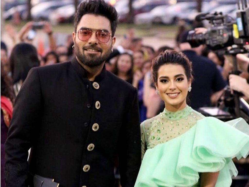 1024x768 Yasir Hussain, Iqra Aziz announce their wedding, try to be witty in their invitation card & Style