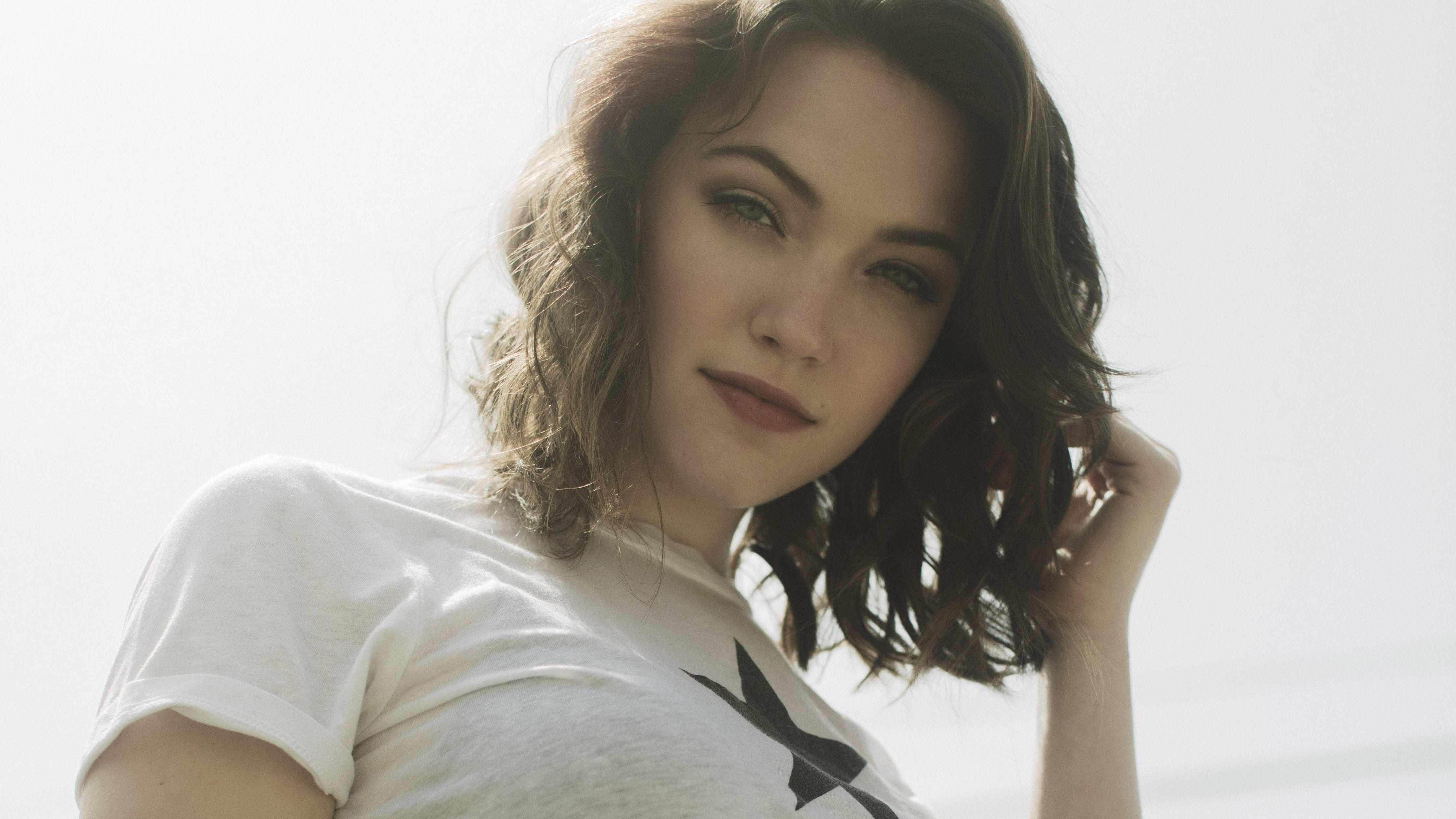 4480x2520 Violett Beane 4k HD Wallpaper