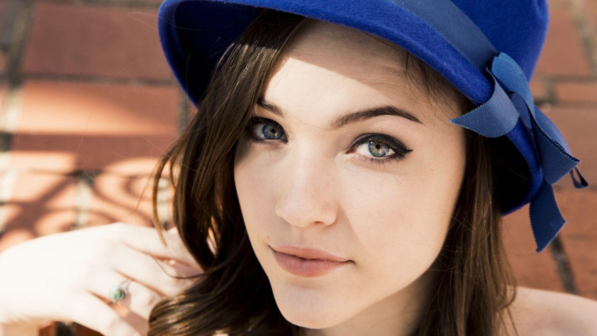 1920x1080 Violett Beane Wallpaper HD Background Free Download