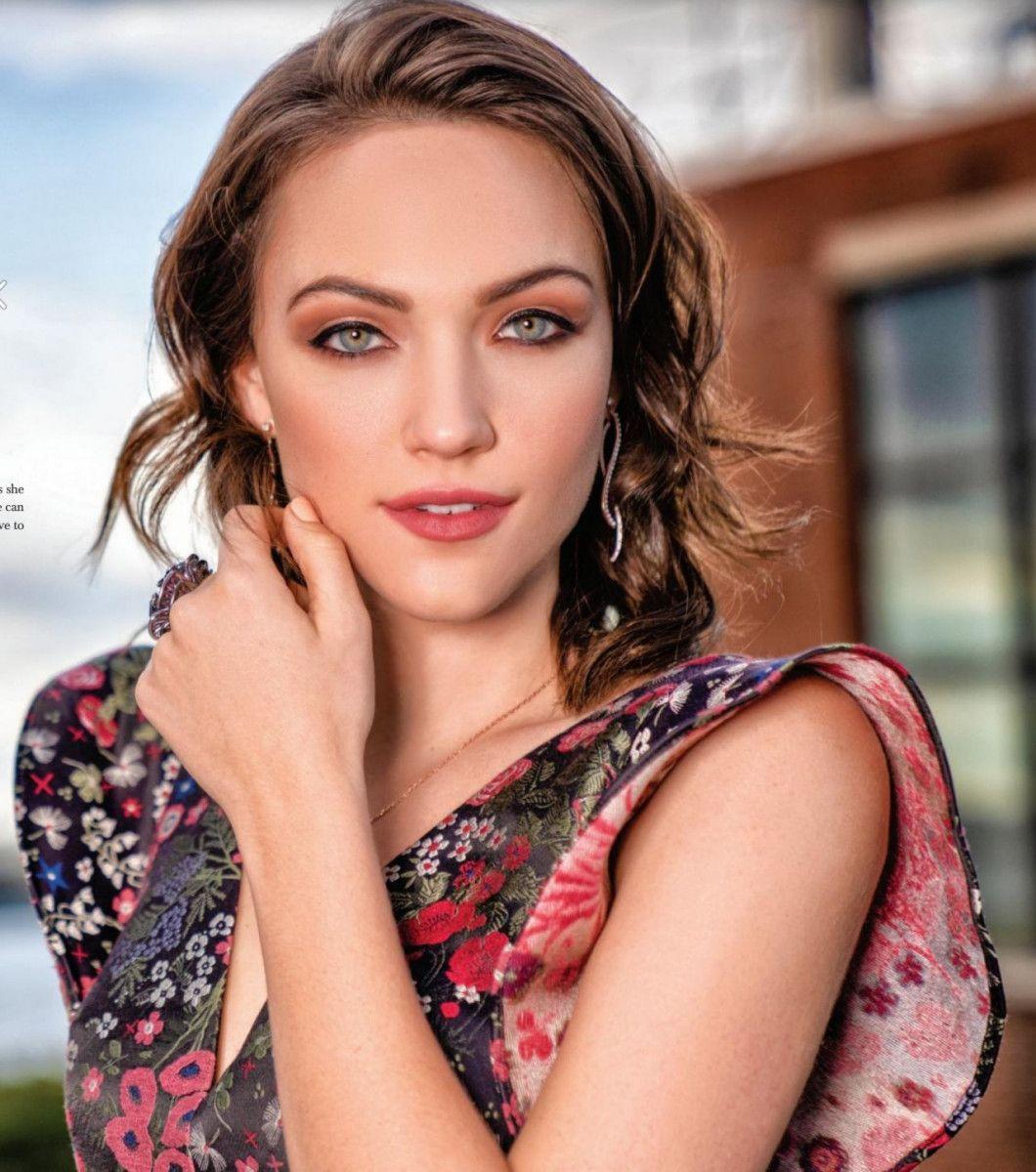 1060x1200 Violett Beane wallpaper