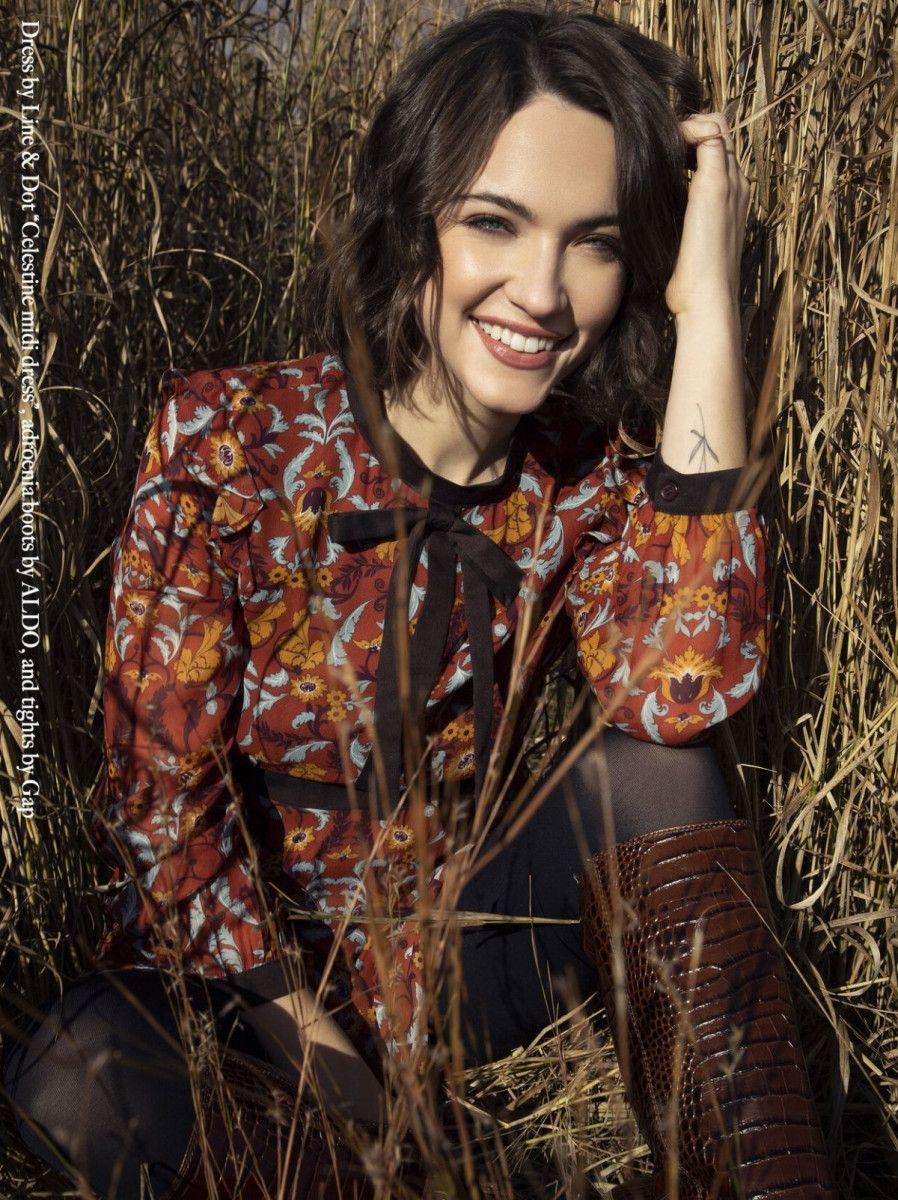 898x1200 Violett Beane wallpaper