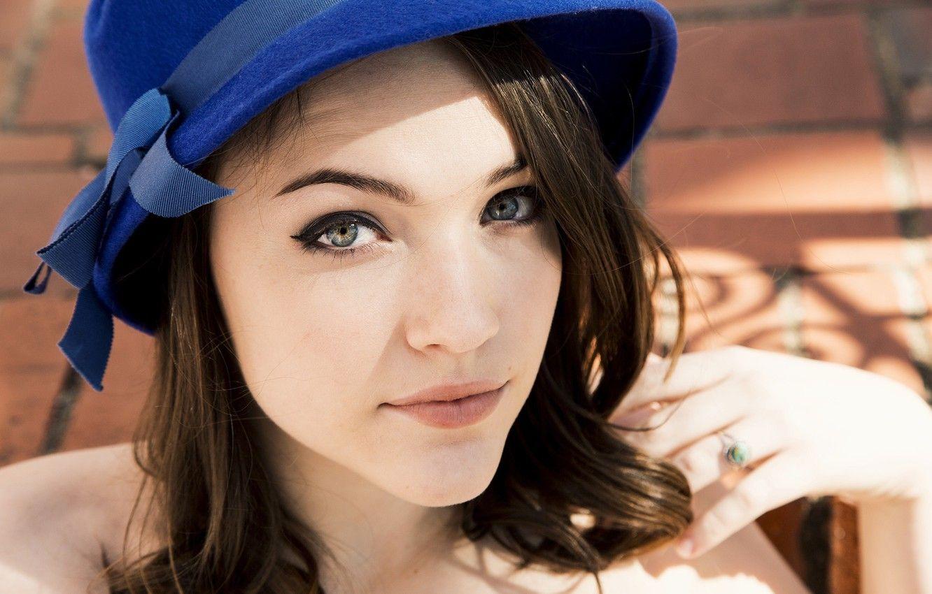 1332x850 Wallpaper look, girl, face, hat, Violett Beane image for desktop, section девушки