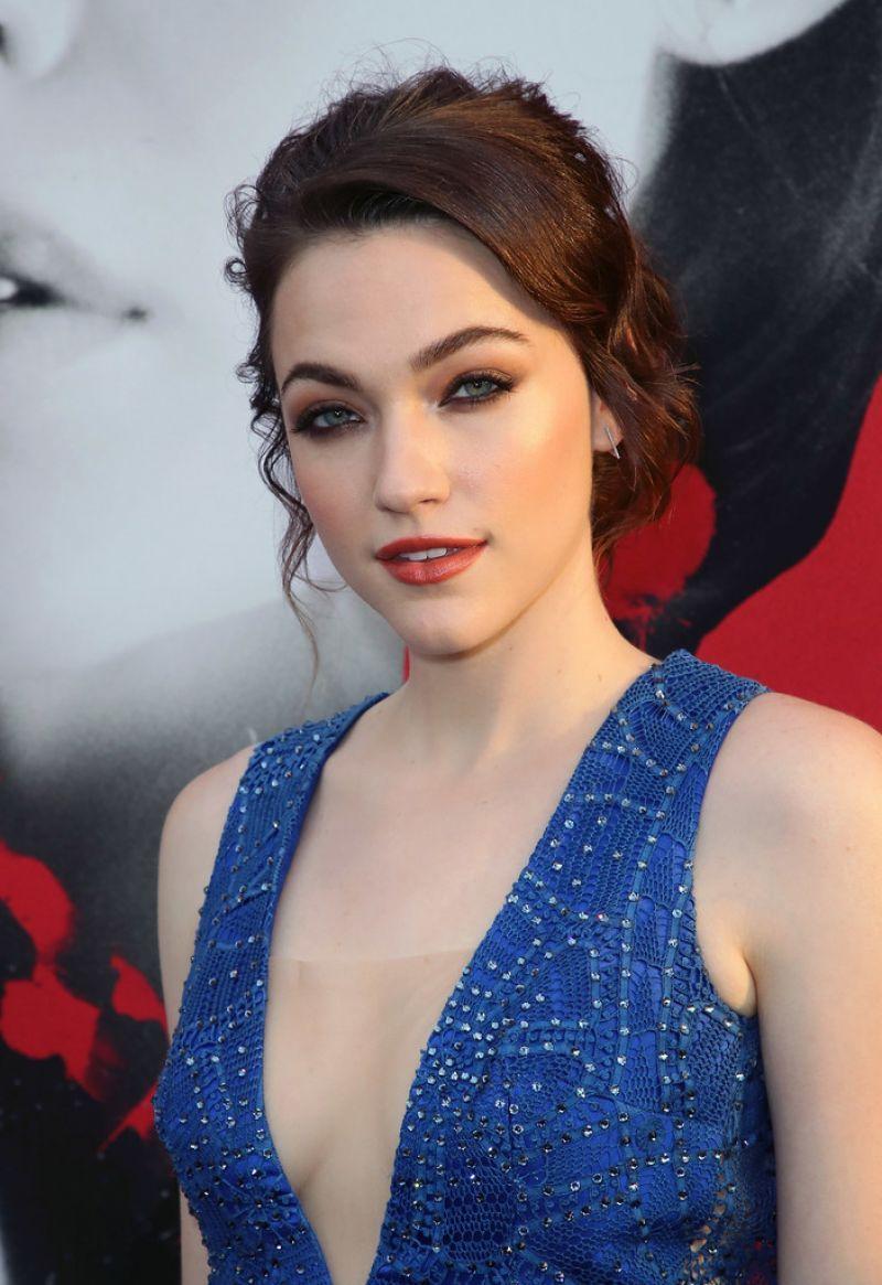 800x1165 Violett Beane