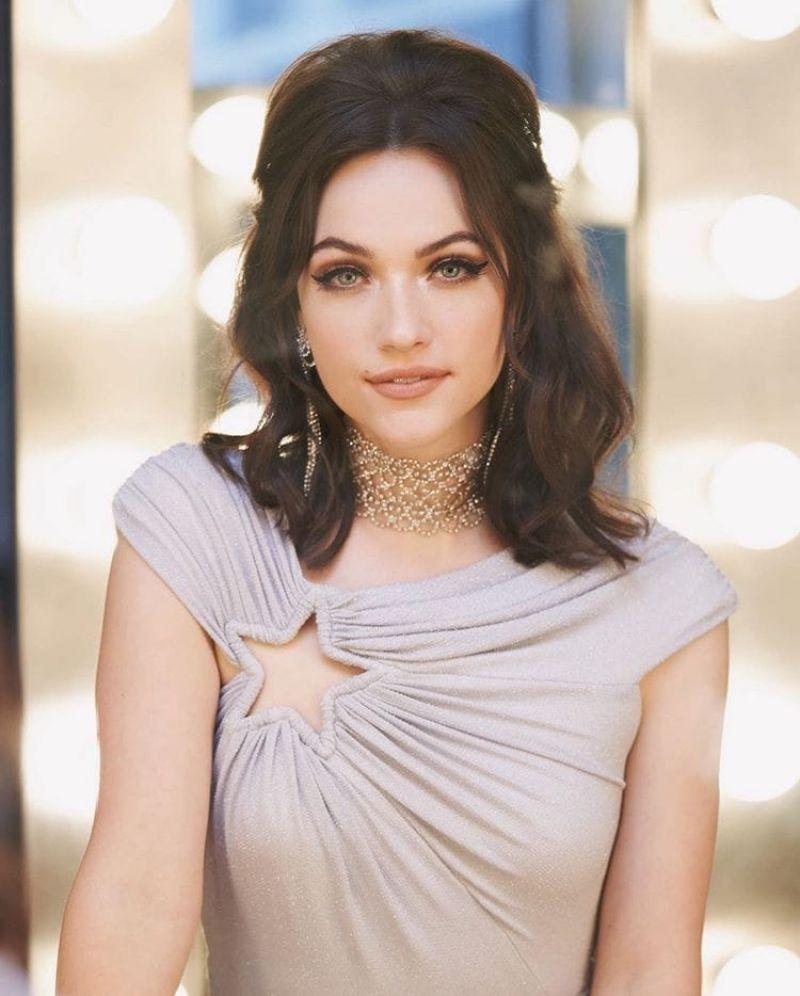 800x996 Violett Beane wallpaper