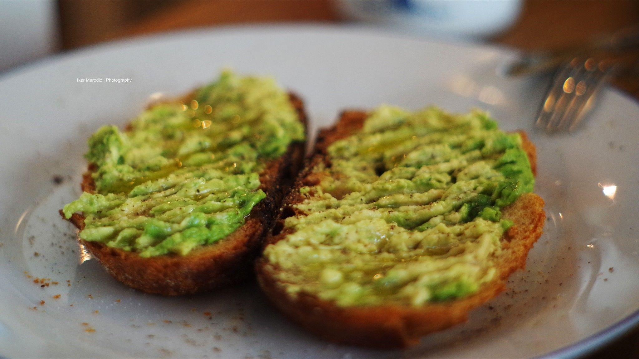 2048x1152 Complaint About $22 Avocado Toast Order Leads to Twitter Dumpster Fire