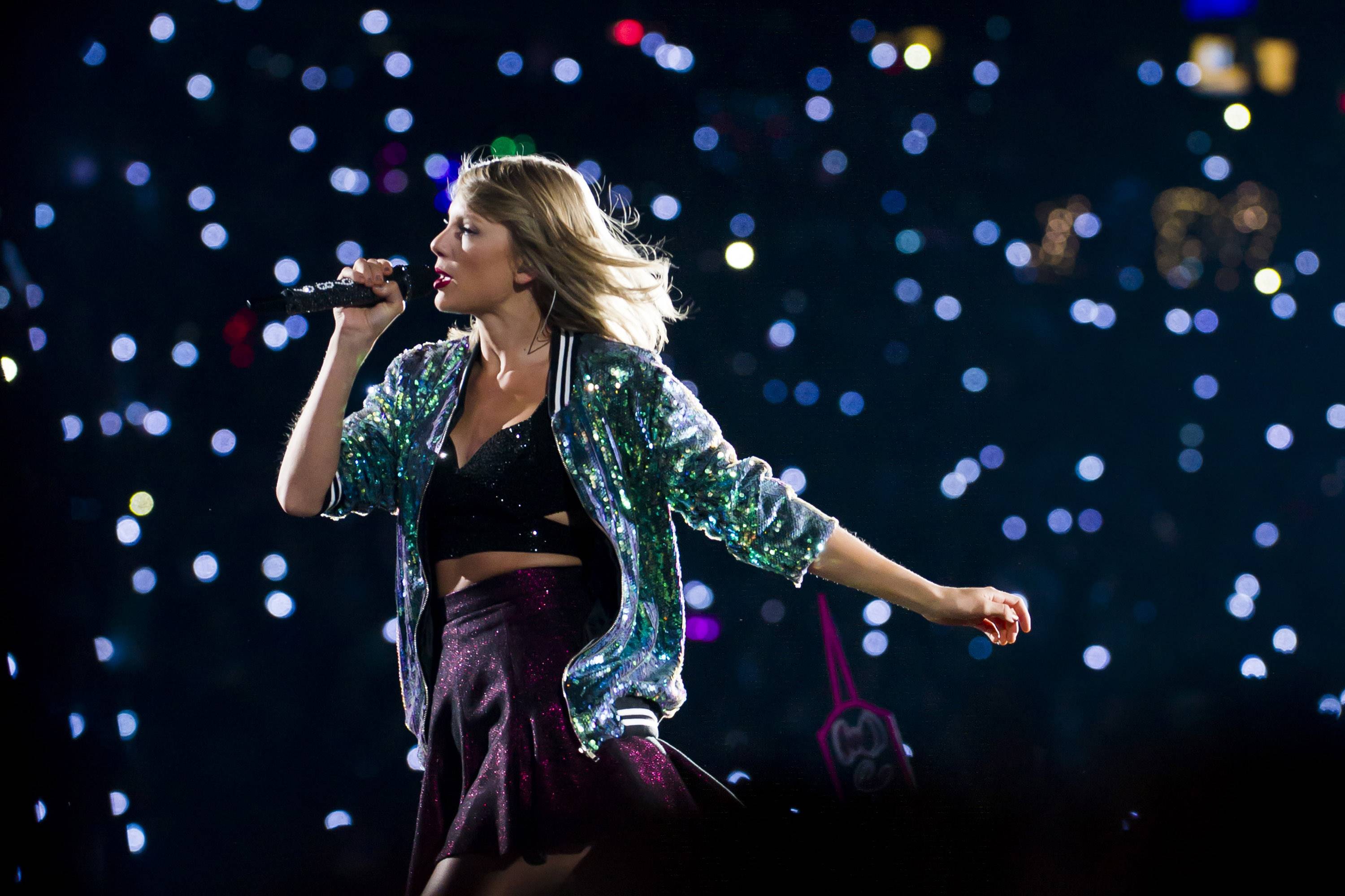 Концерт свифт. Тейлор Свифт 1989 концерт. Taylor Swift Concert. Taylor Swift Wallpaper PC.