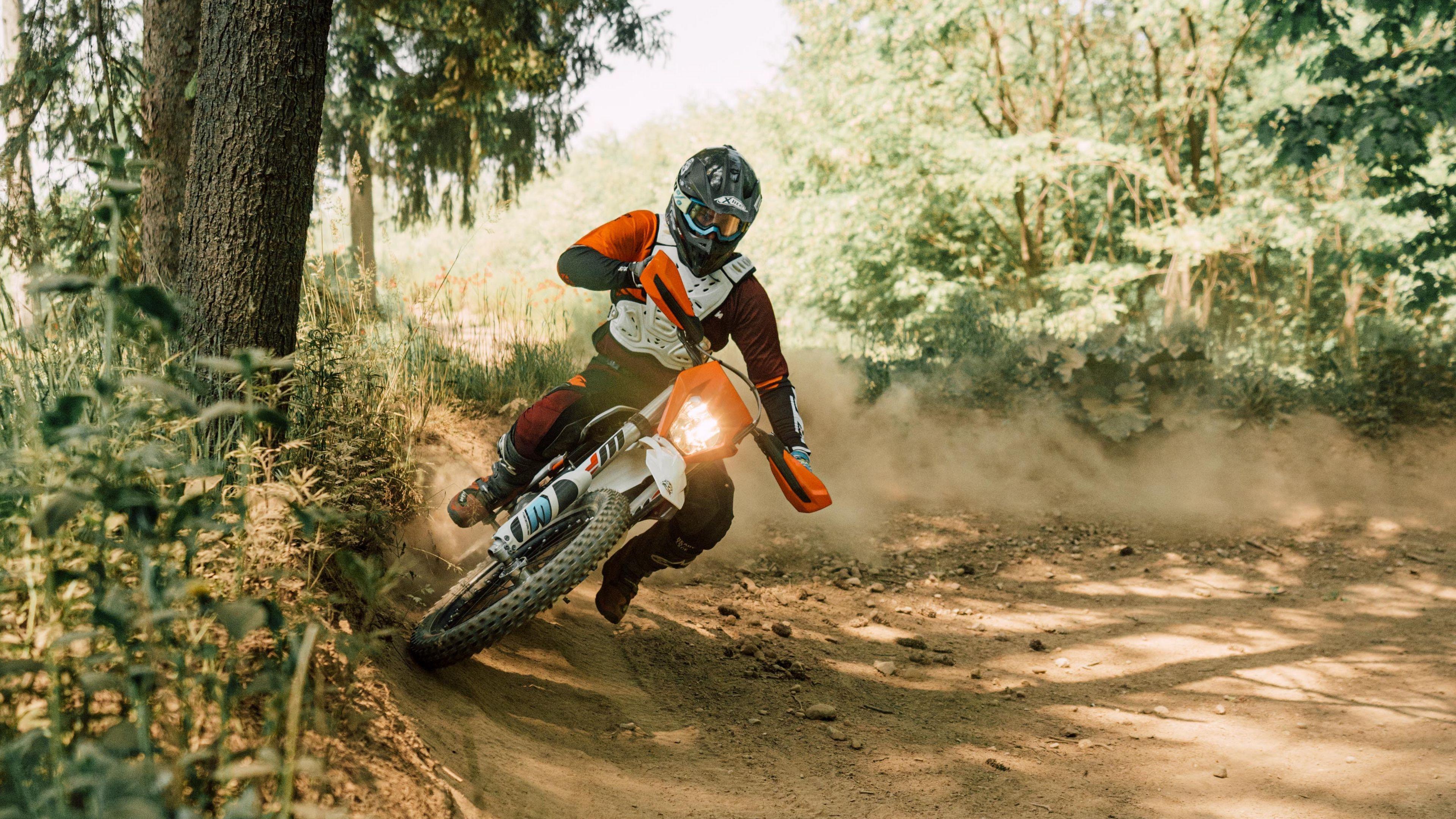 3840x2160 Download wallpaper 3840x2160 motorcycle, motorcyclist, cross, bike, extreme 4k uhd 16:9 HD background
