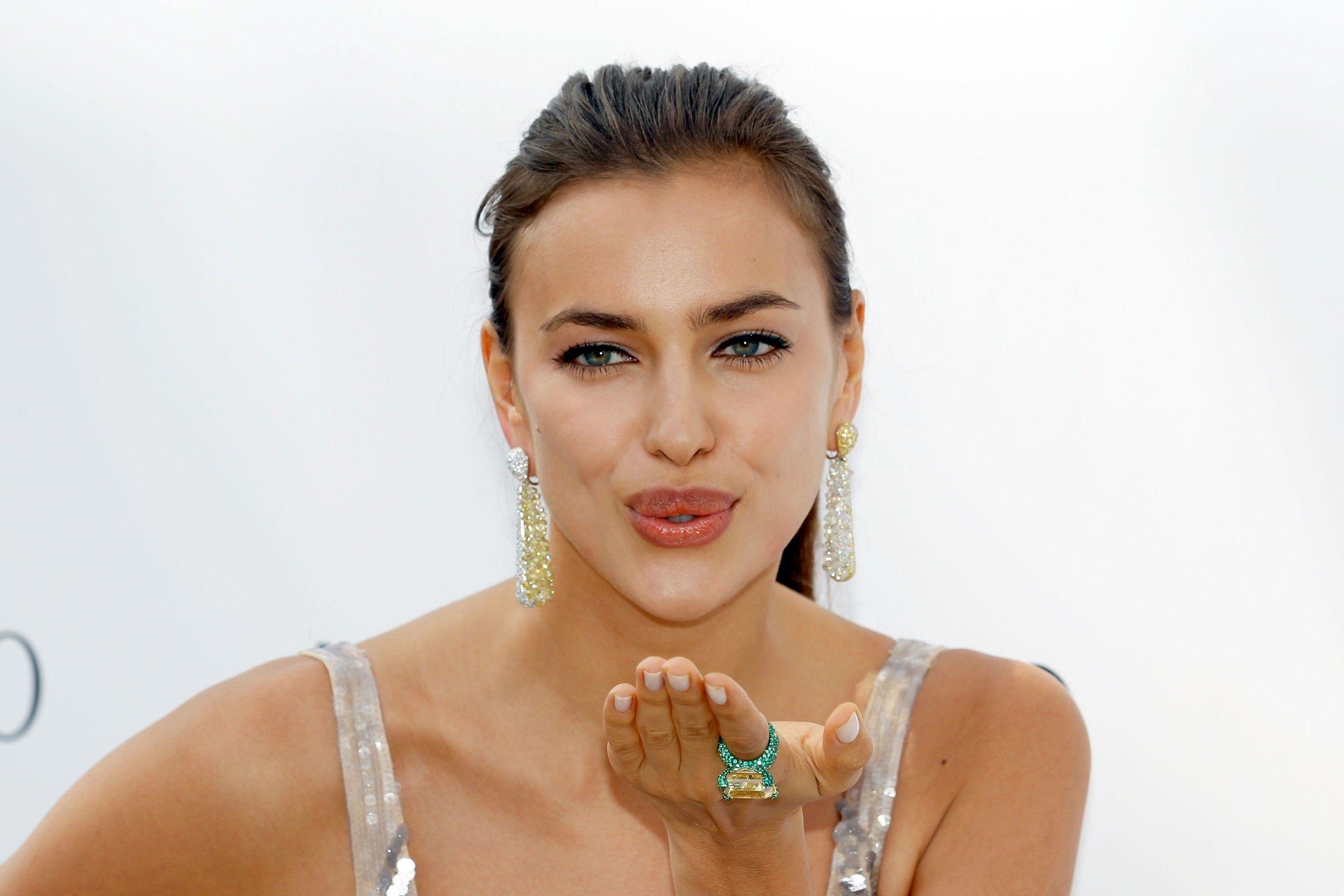 2400x1600 Irina Shayk HD Wallpaper