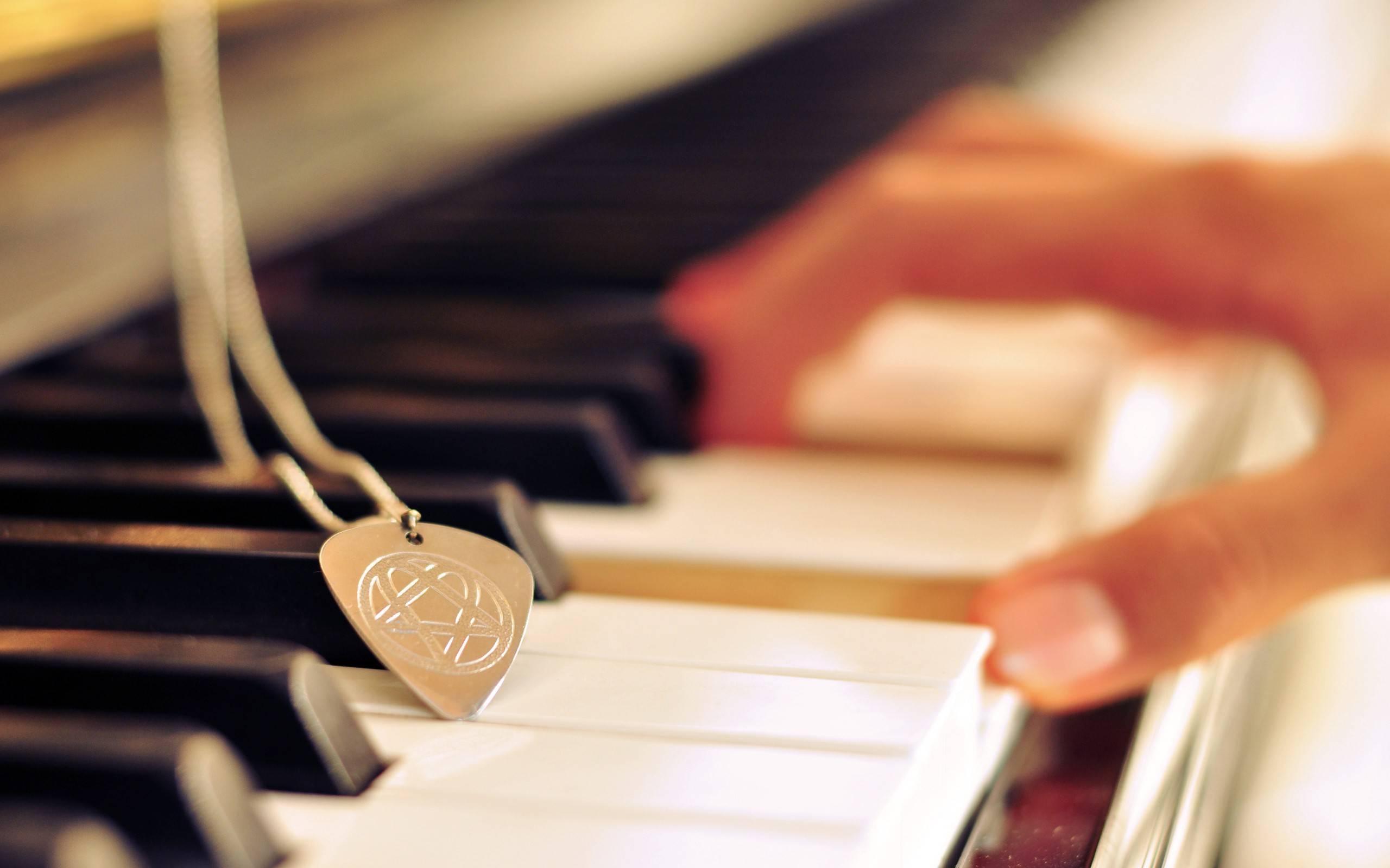 2560x1600 Piano Music Wallpaper
