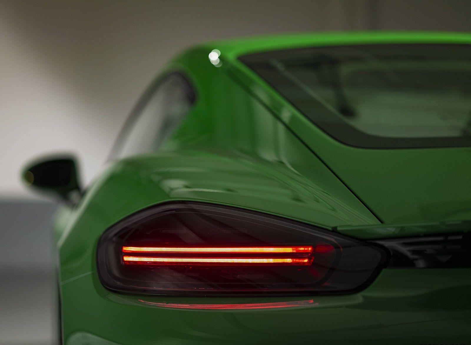 1600x1174 Porsche 718 Cayman GTS 4.0 (Color: Phyton Green) Tail Light Wallpaper (113)