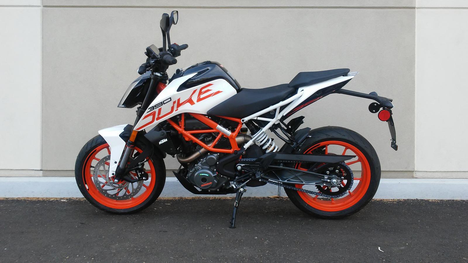 1600x900 Ktm Duke 390 White Duke 250 HD Wallpaper
