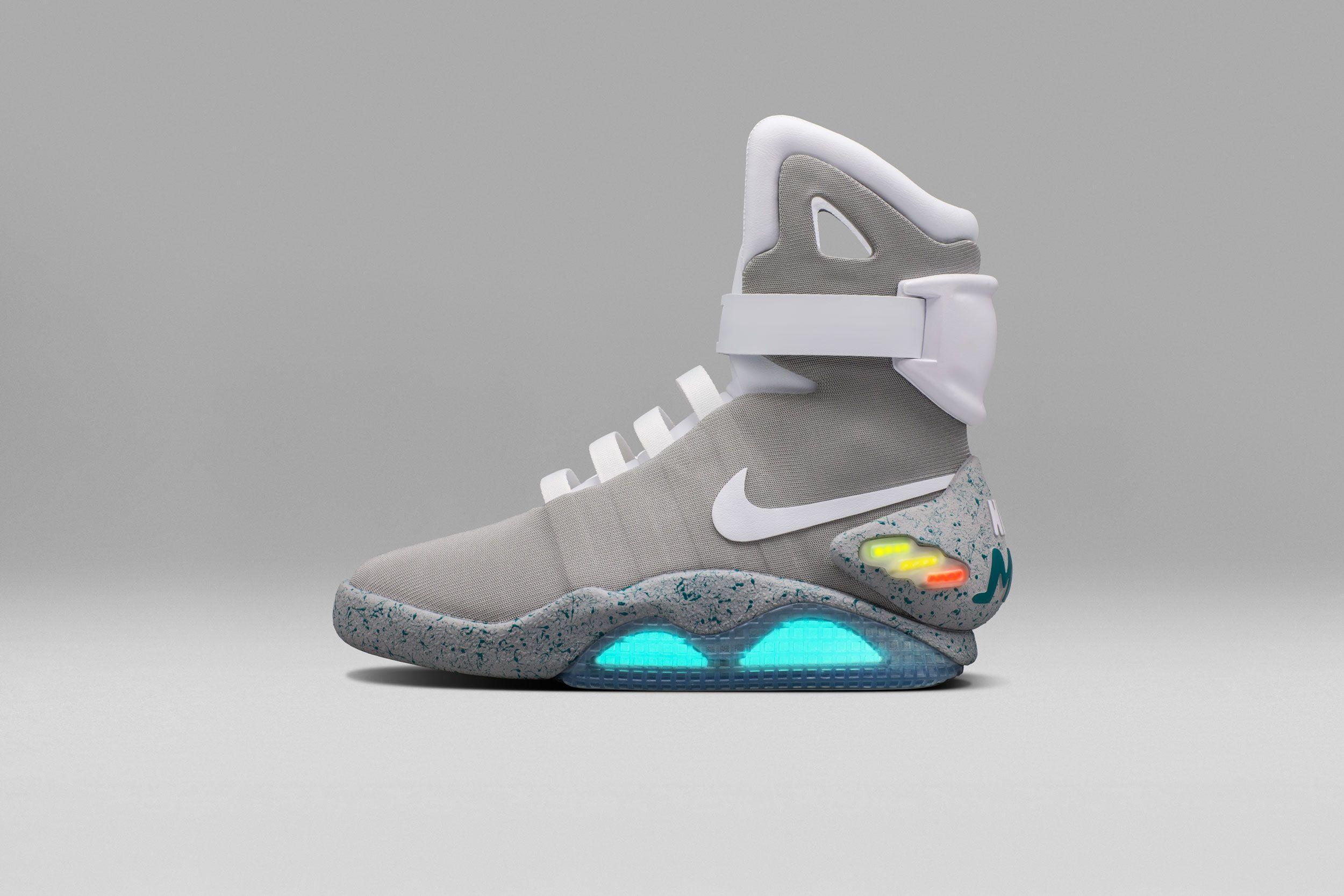 2500x1667 Cartoon Nike Air Mag Wallpaper
