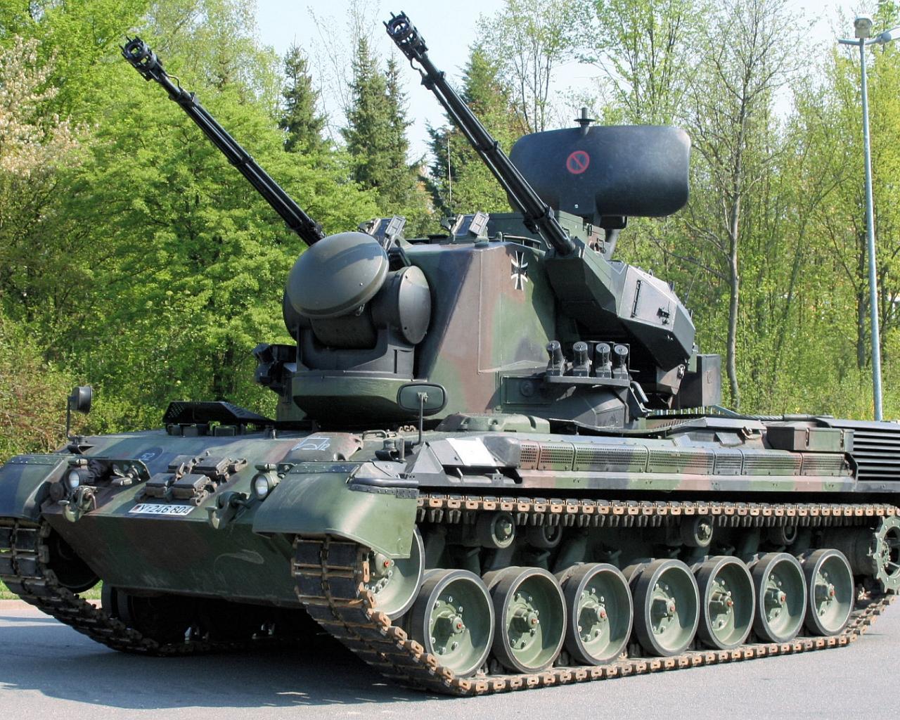 1280x1024 Military Tank