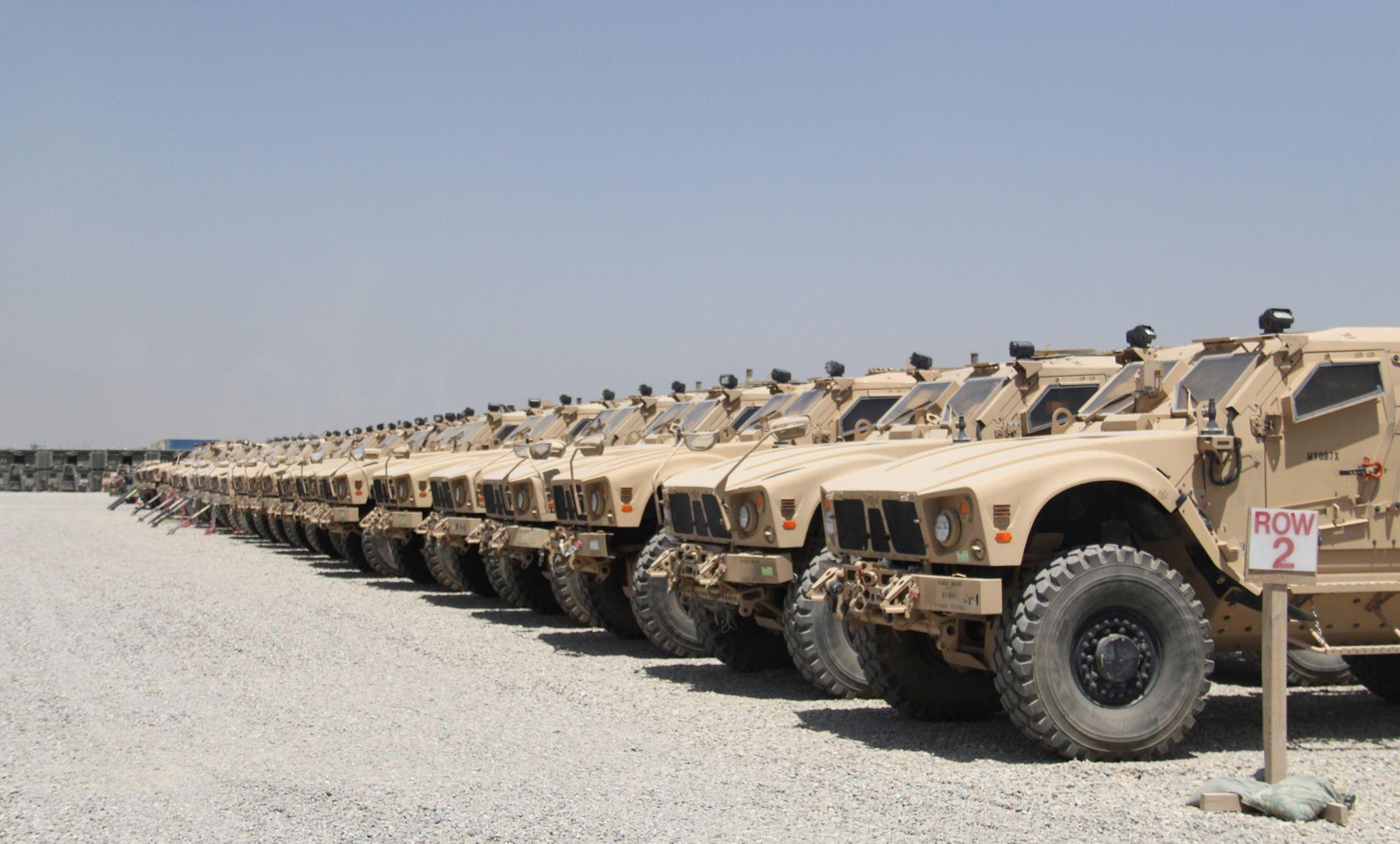 2000x1206 Army image, Picture of Soldiers, Military Wallpaper: View New American Army Car Pics