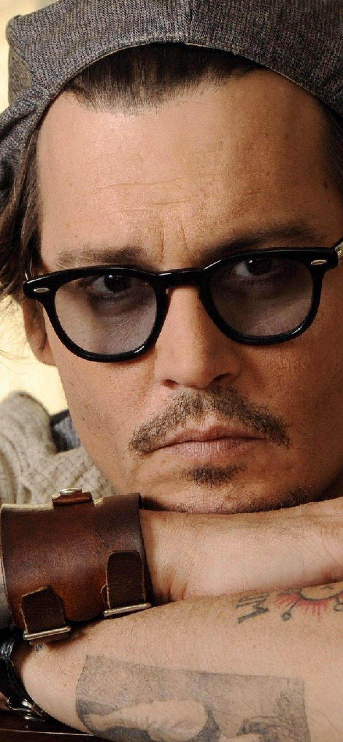 1125x2436 iPhone X Johnny Depp Wallpaperözlük Takan Insanlar