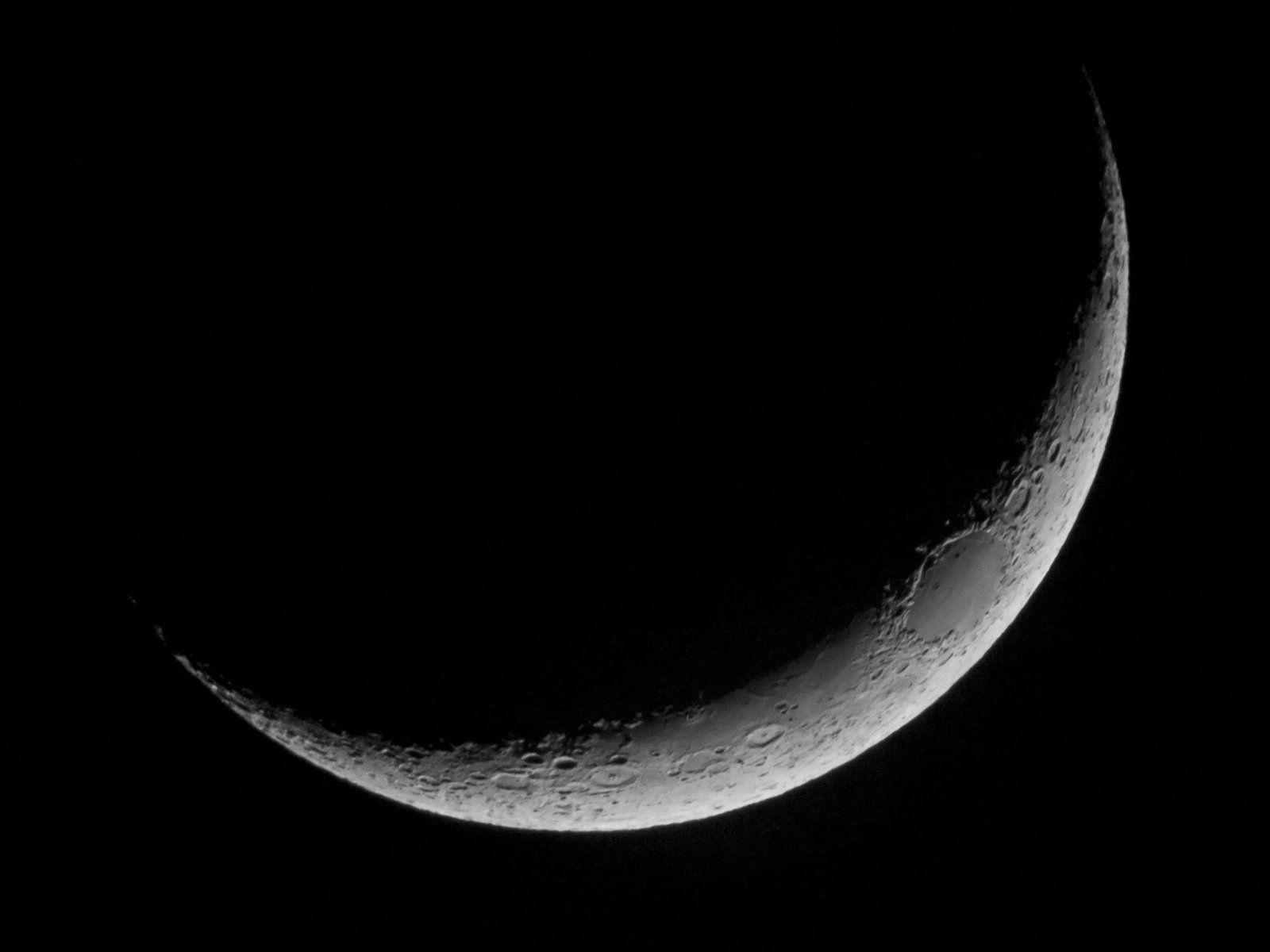 1600x1200 Free Crescent Moon Wallpaper Background