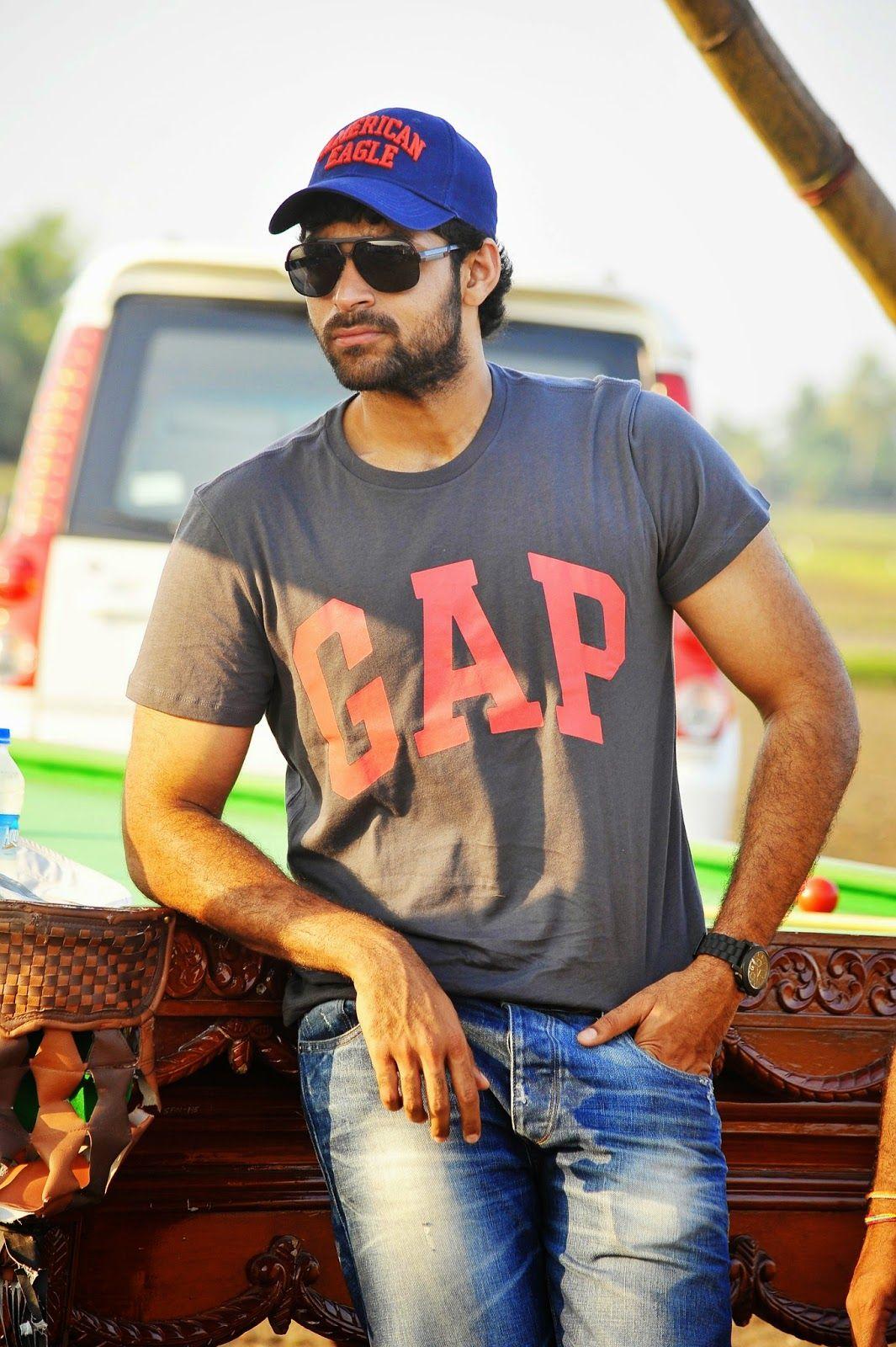 1065x1600 Varun Tej Stills in Mukunda Movie
