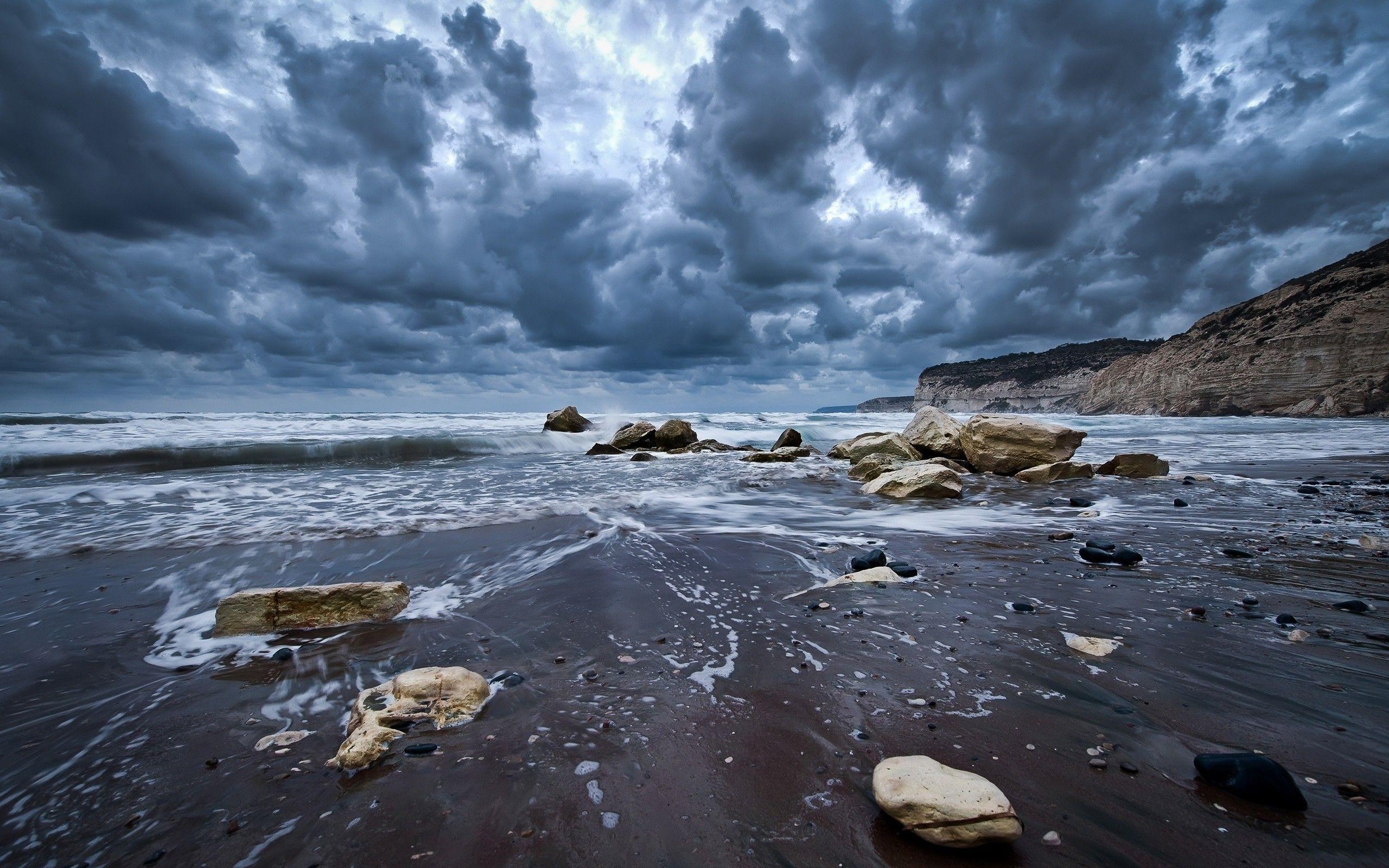 2560x1600 Stormy Beach Background
