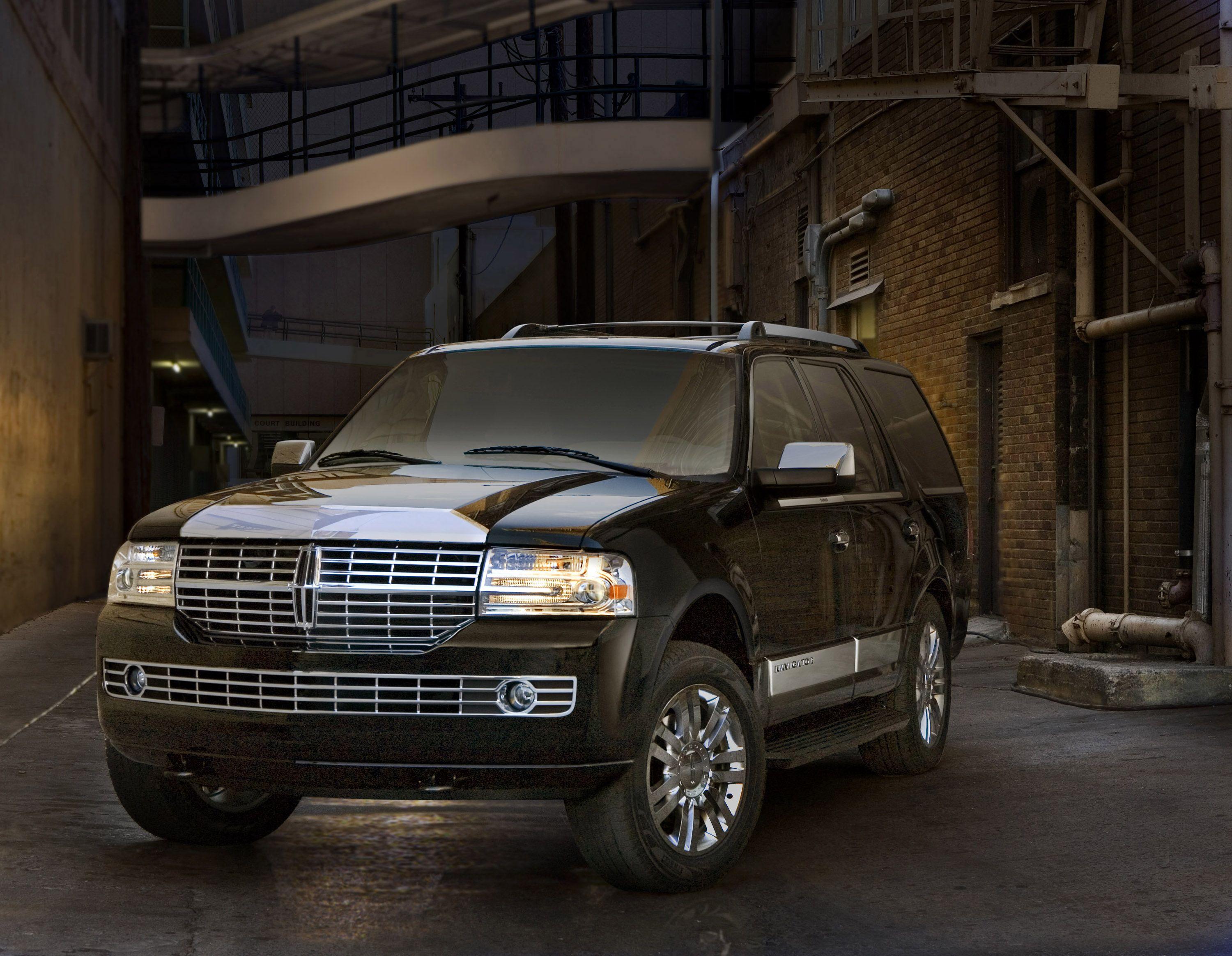 Шины lincoln navigator. Lincoln Navigator 2007. Линкольн навигатор 2008. Машина Линкольн навигатор 2008. Lincoln Navigator 2003.