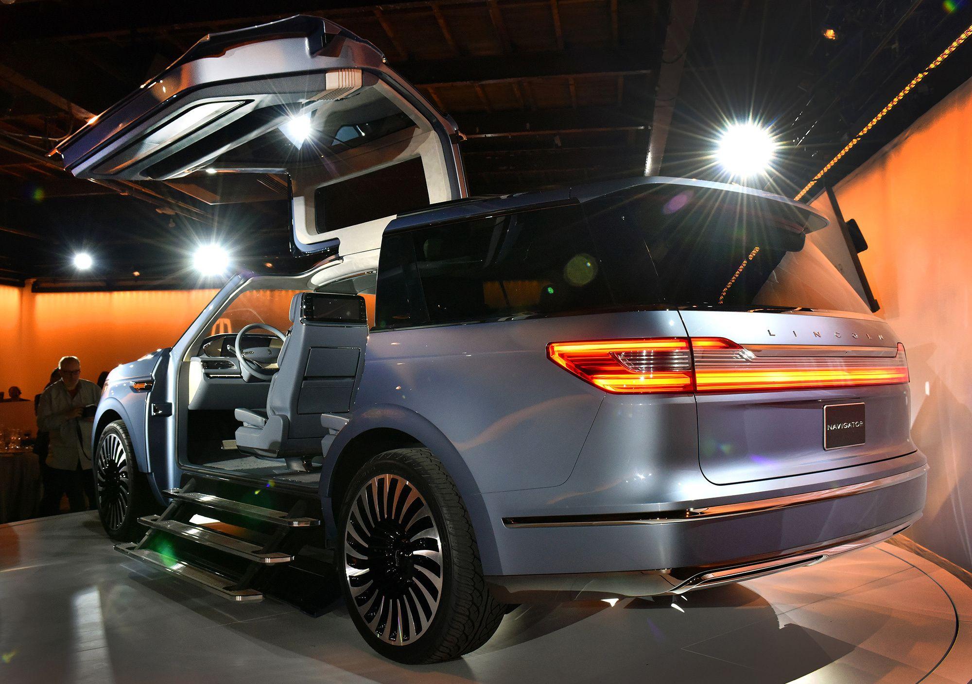 2000x1408 Lincoln Navigator Wallpaper