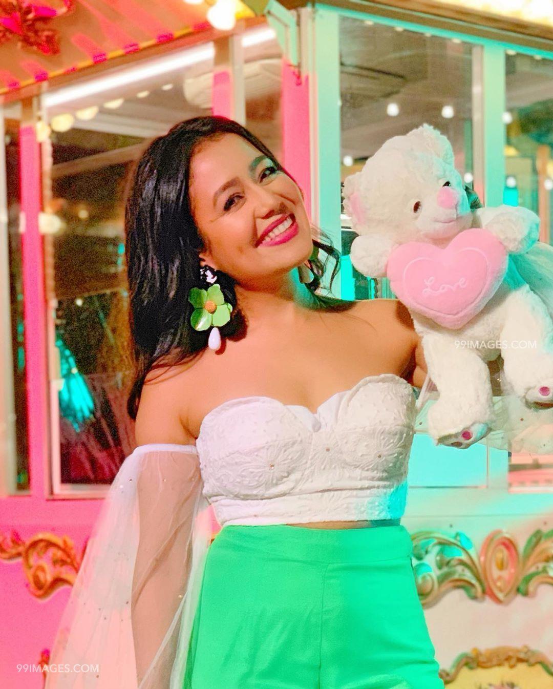 1080x1345 Neha Kakkar Beautiful Photo & Mobile Wallpaper HD