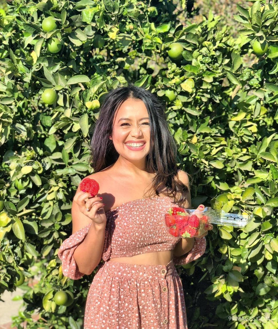 1080x1278 Neha Kakkar Beautiful Photo & Mobile Wallpaper HD (Android IPhone) (1080p) (1080x1278) (2021)