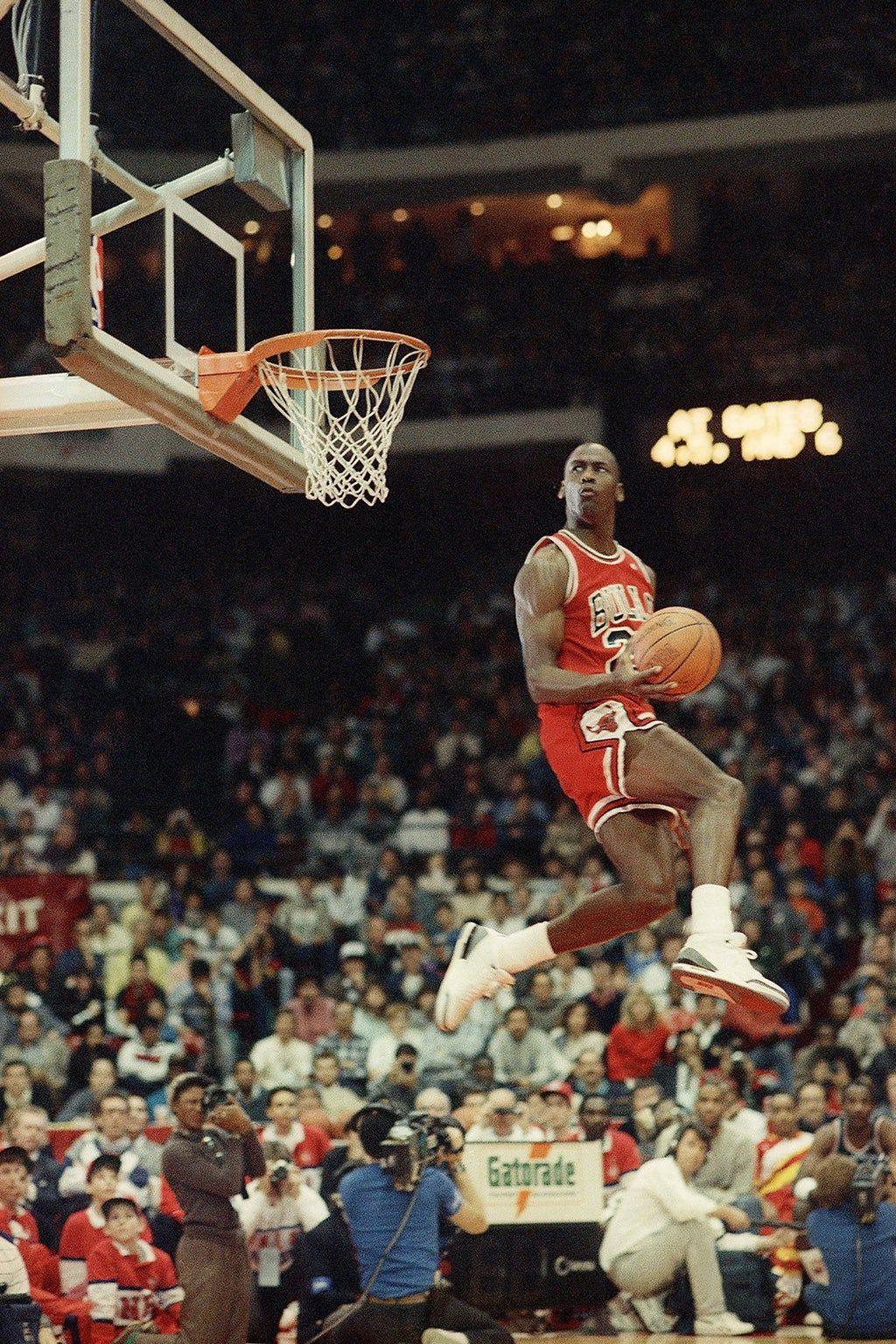 1024x1536 The Most Epic NBA Dunk Contest Photo Ever Taken. Michael jordan slam dunk, Michael jordan picture, Michael jordan wallpaper iphone