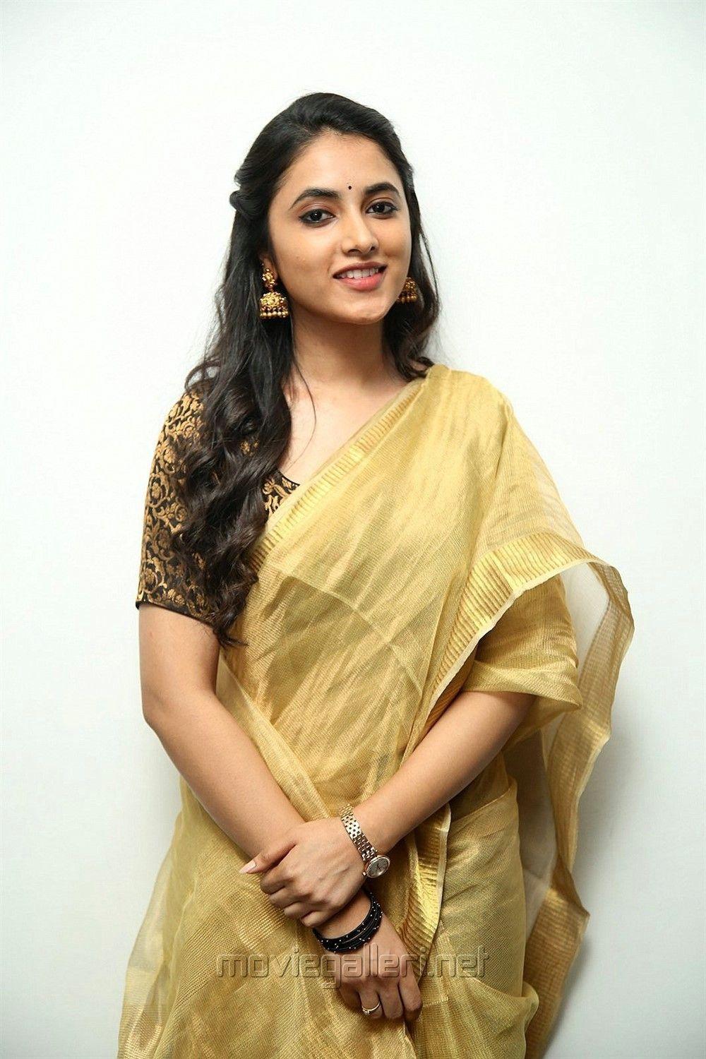 1000x1500 Actress Priyanka Arul Mohan HD Image Gang Leader Press Meet. New Movie Posters