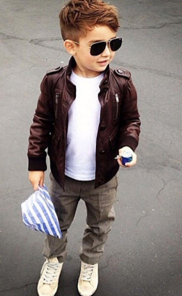 736x1200 Stylish Child Boys Wallpaper