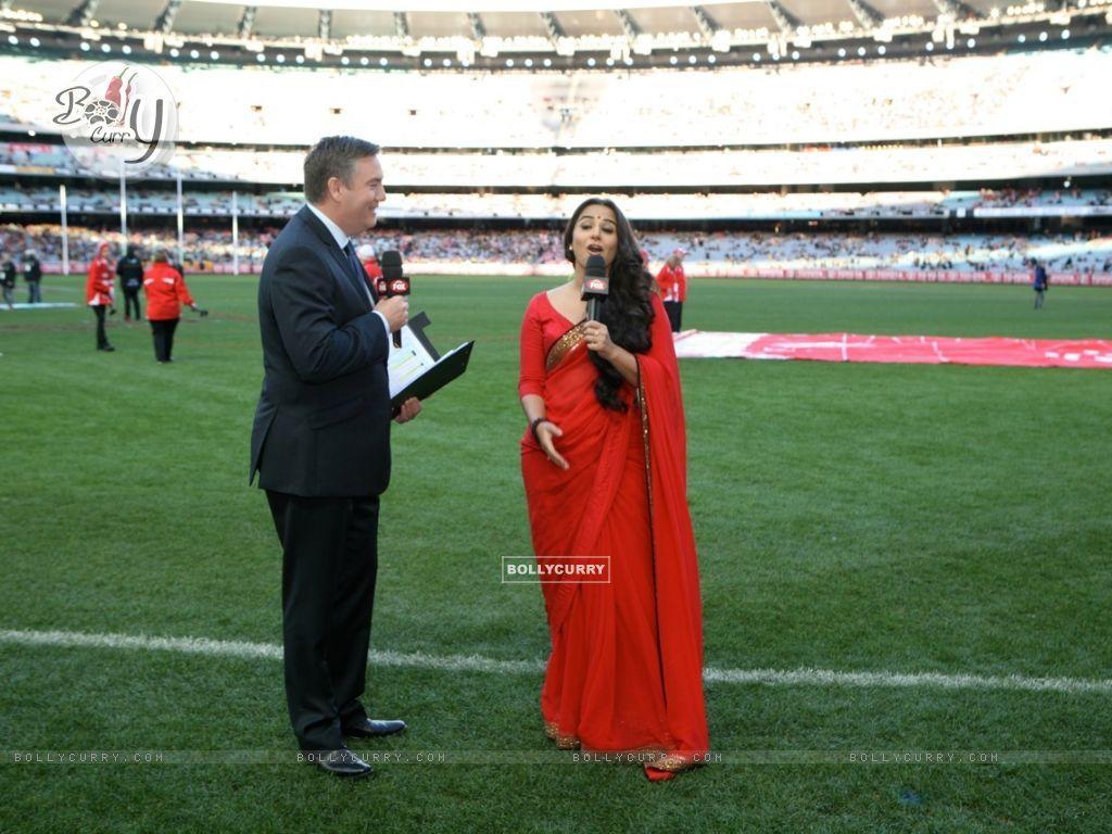1024x768 Wallpaper Balan with Eddie McGuire at the Melbourne Cricket Ground size:1024x768