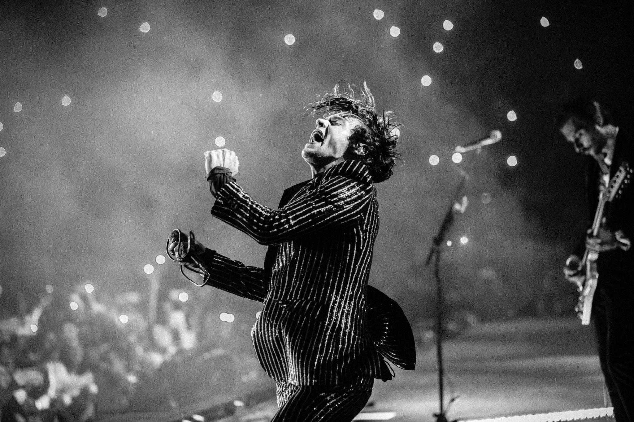 2048x1365 Harry Styles Macbook Wallpaper