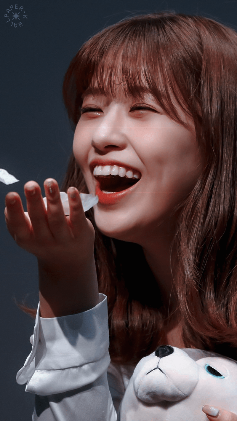 800x1420 Yujin IZone Wallpaper