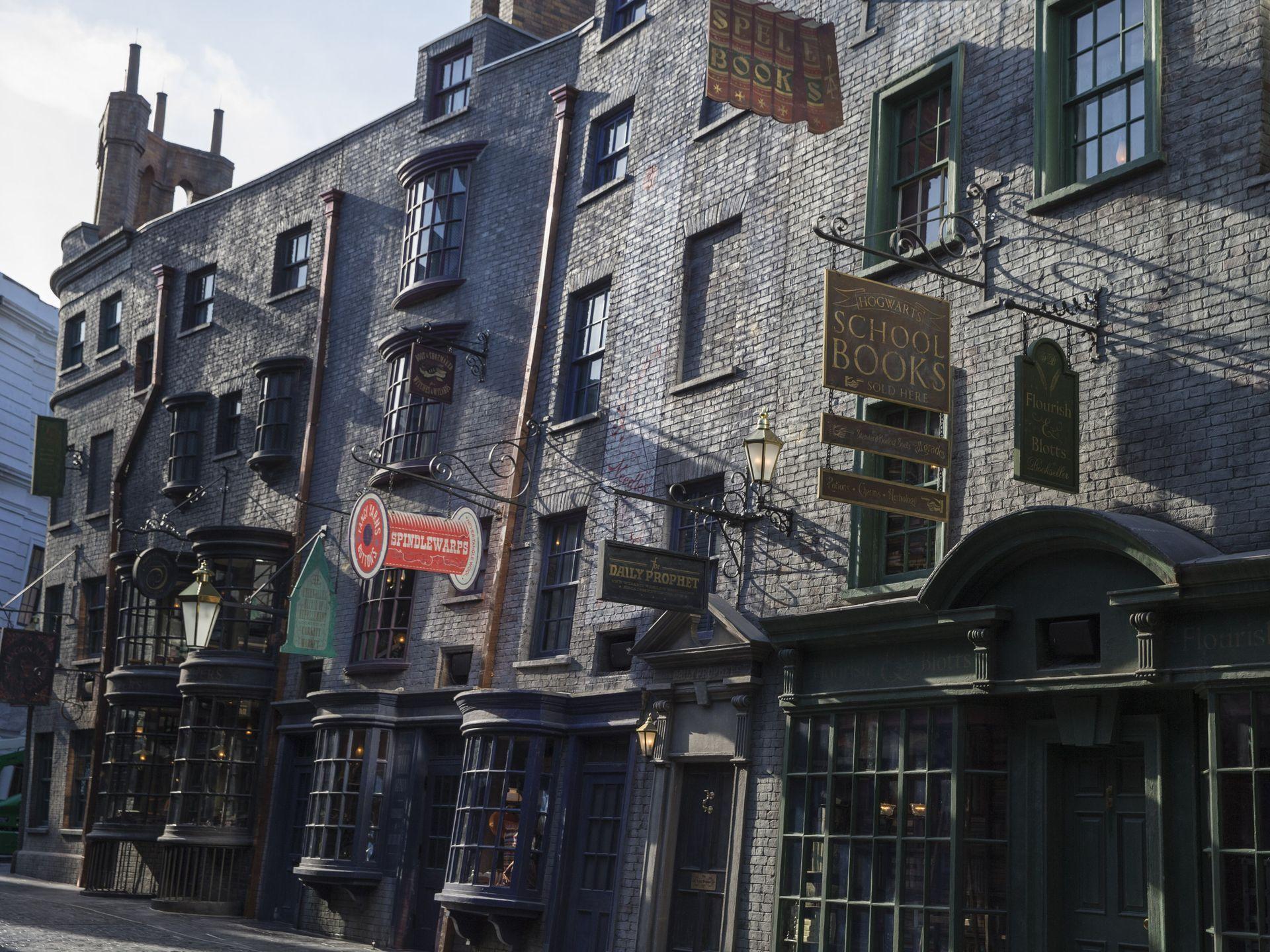 1920x1440 USA Today Takes Us Behind the Brick Wall: Brand New Diagon Alley