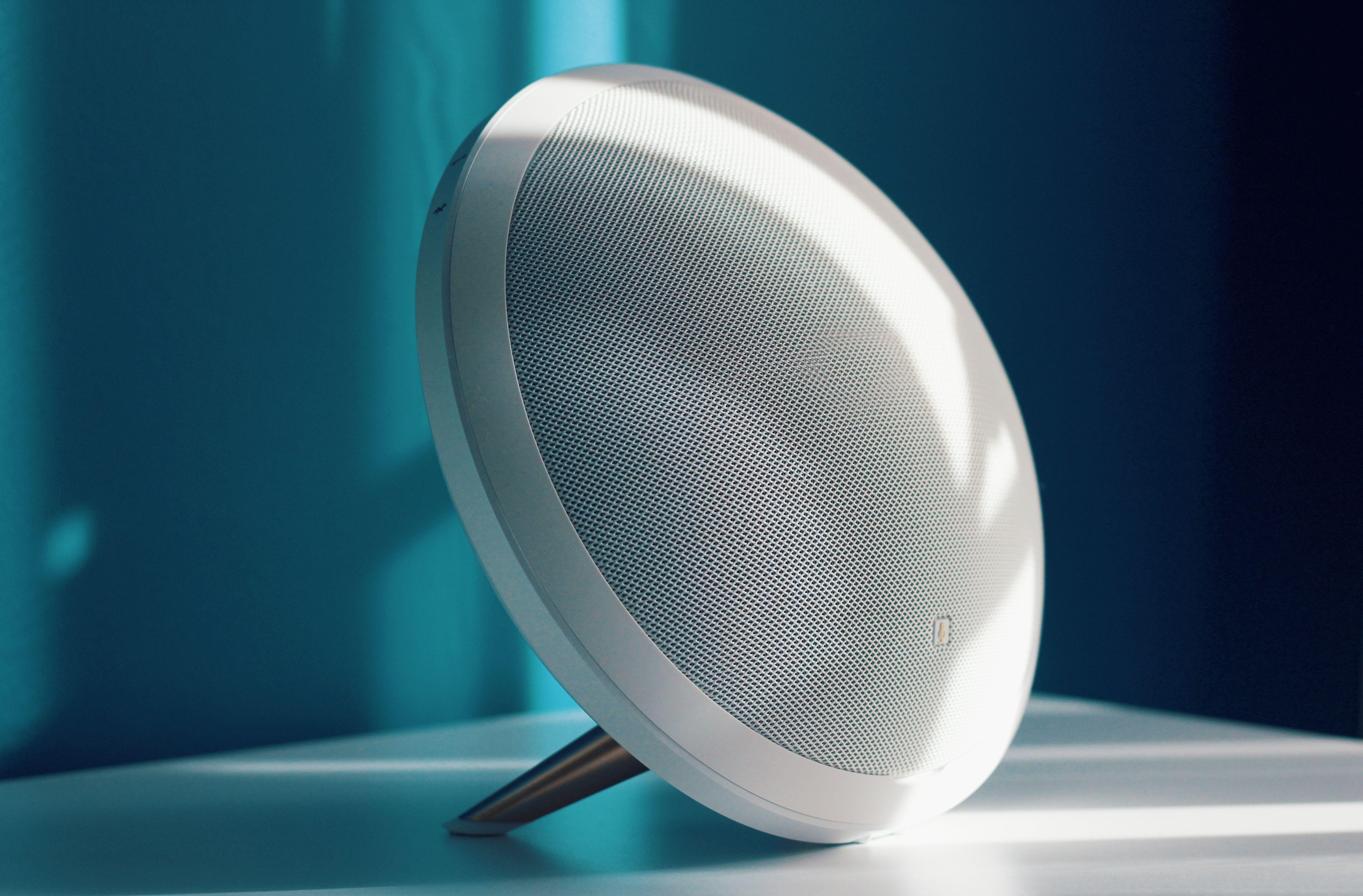 5184x3410 Photo of White Portable Bluetooth Speaker · Free