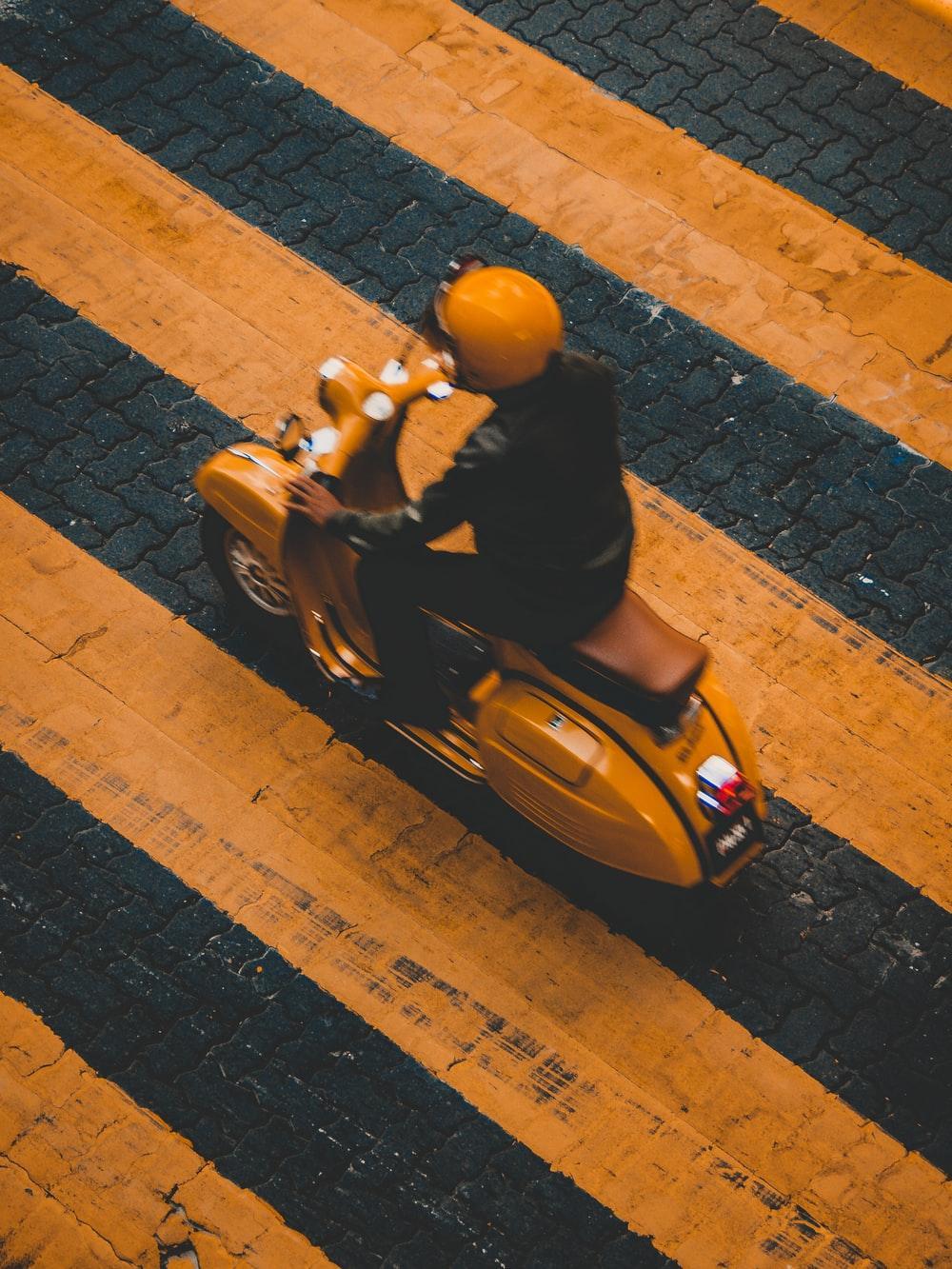 1000x1333 Vespa iPhone Wallpaper