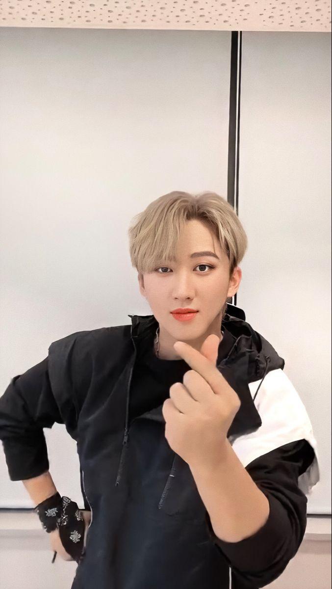 677x1200 Changbin Wallpaper. Kids icon, Stray, Kids picture