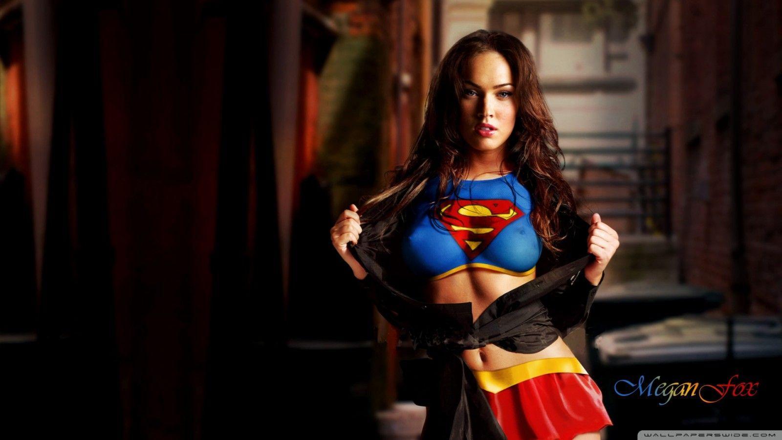 1600x900 Superhero Girls Wallpaper