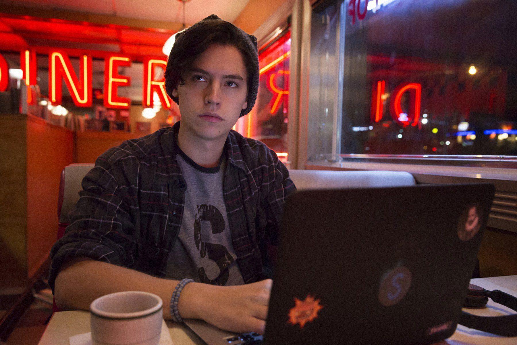 1800x1200 Cole Sprouse 2018 HD