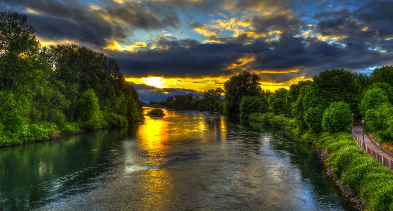 1300x700 Eugene, Oregon States Of America Photo