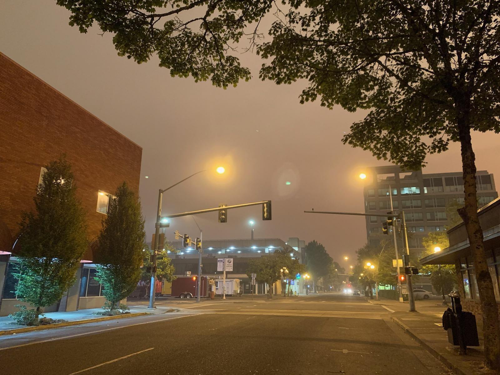 1600x1200 Winds Push Wildfire Smoke Into Western Oregon